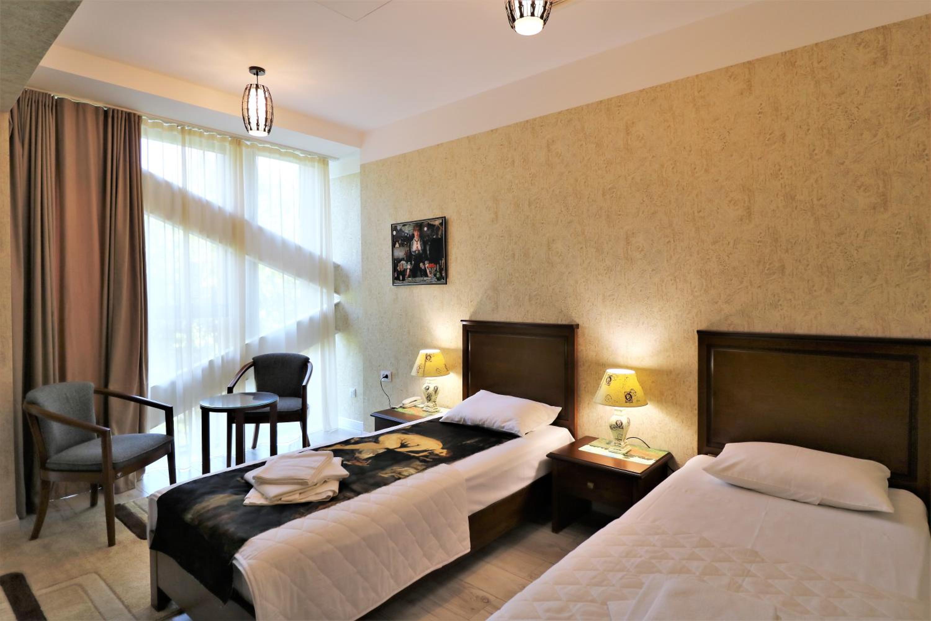 Standard Twin Room - Photo 9