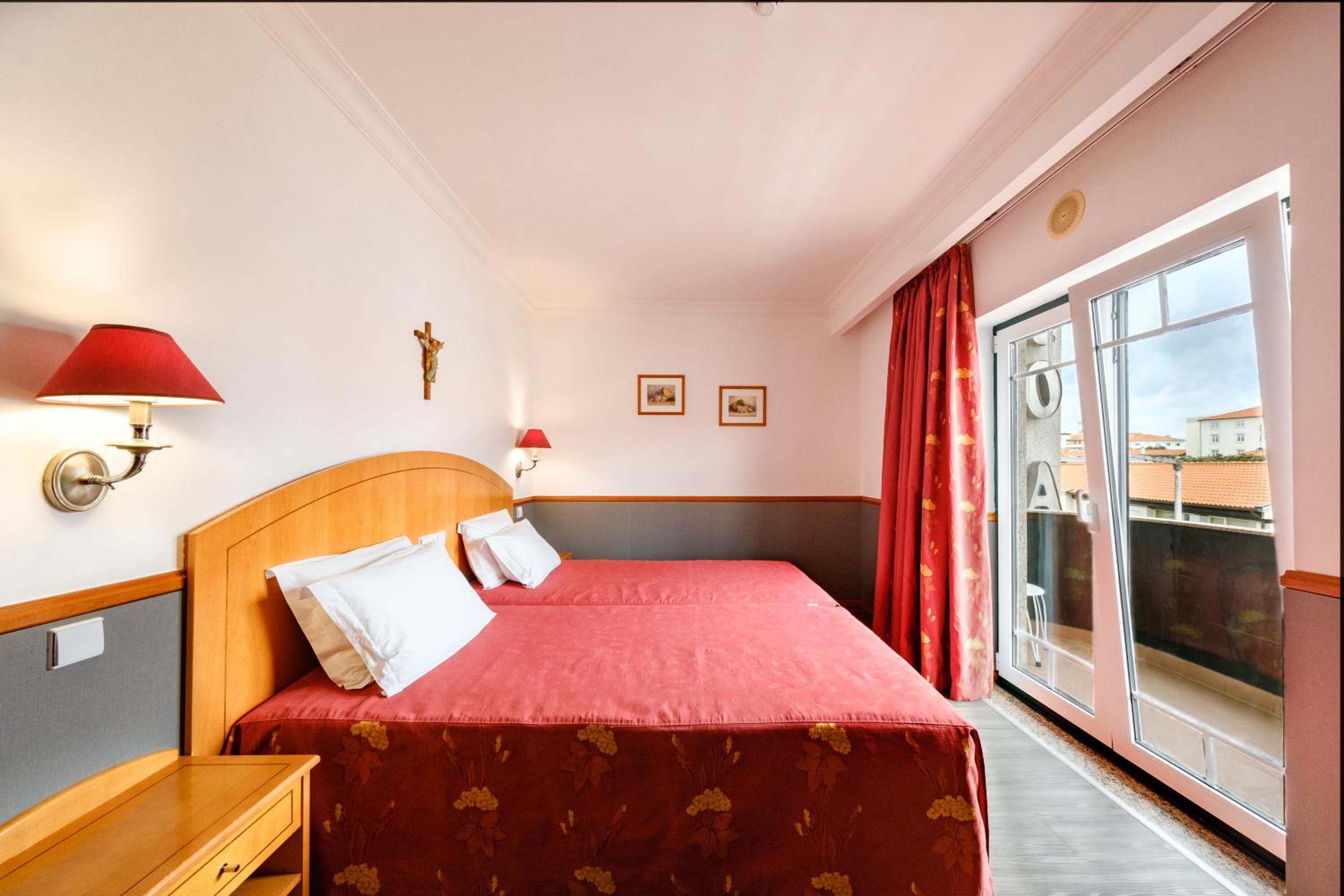 Twin Room - Photo 9