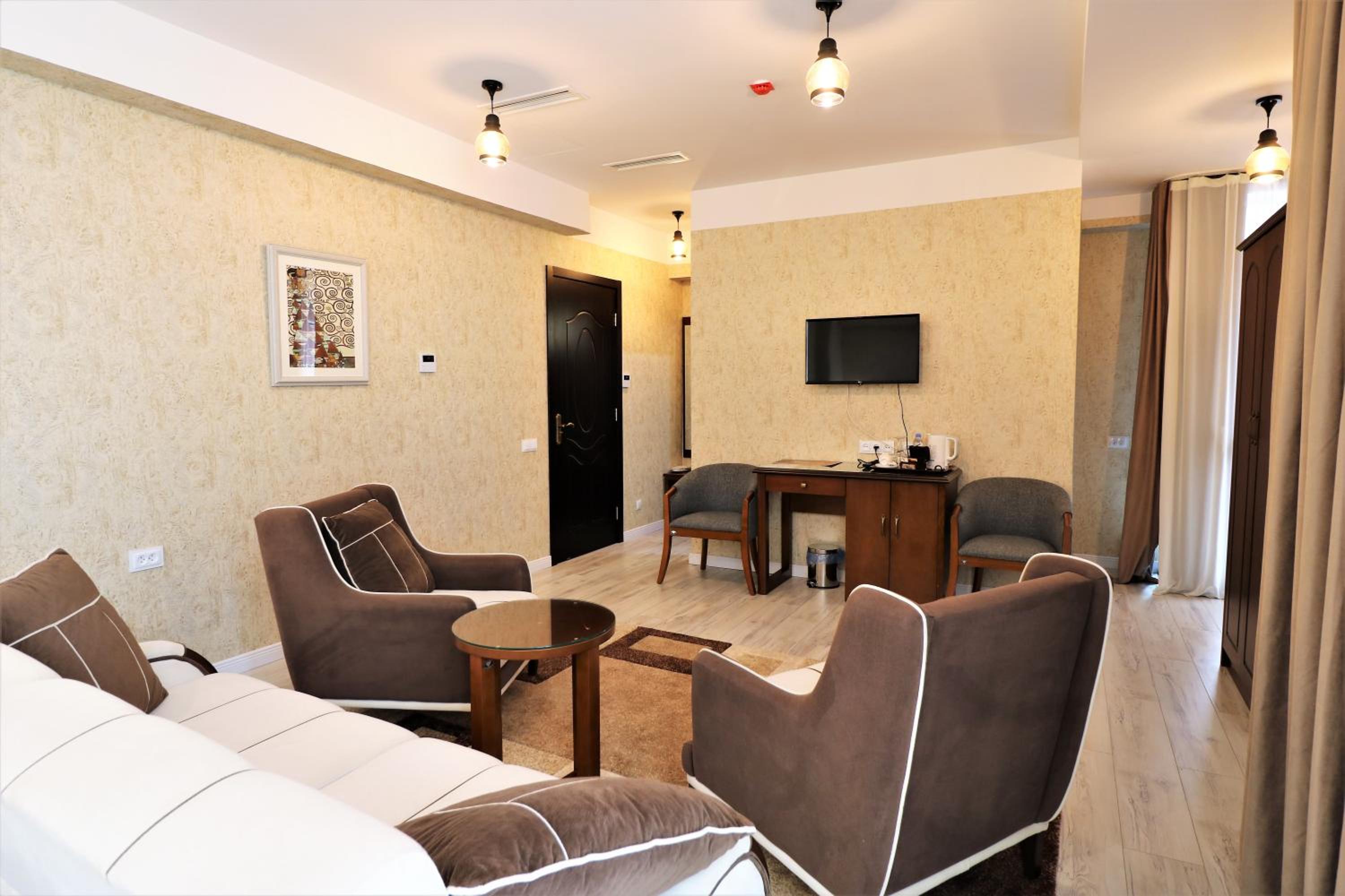 Large Double or Twin Room - Photo 7