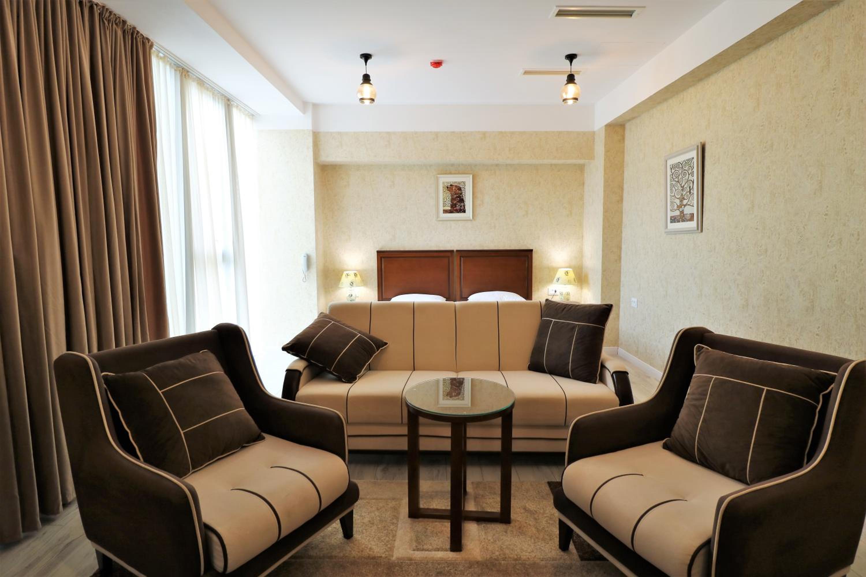 Large Double or Twin Room - Photo 8