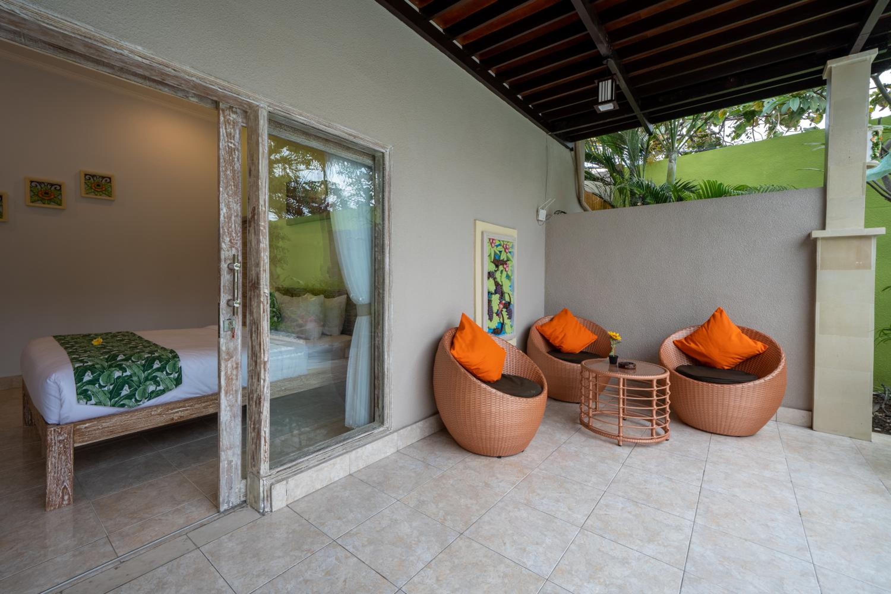 Segar Six-Bedroom Villa with Private Pool - Photo 15