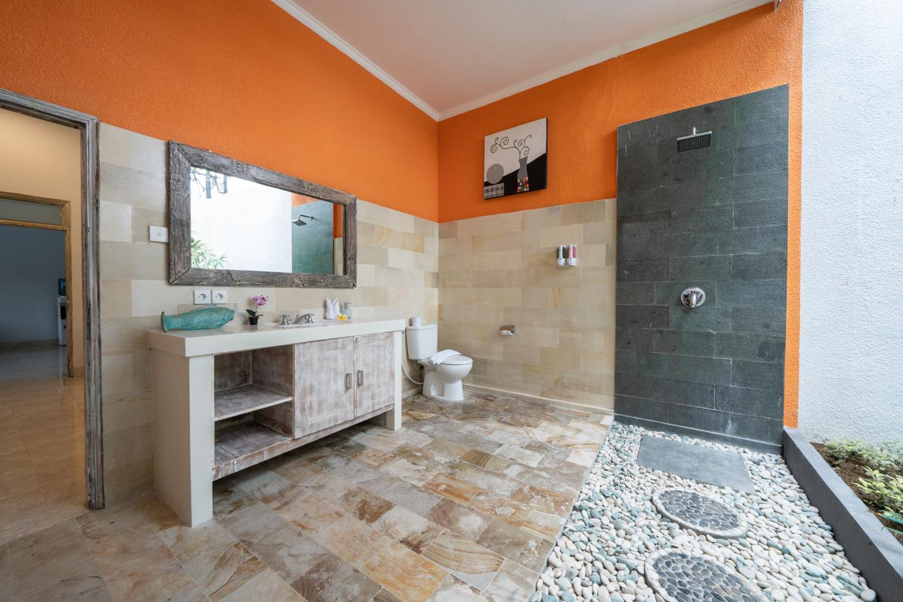 Segar Six-Bedroom Villa with Private Pool - Photo 14