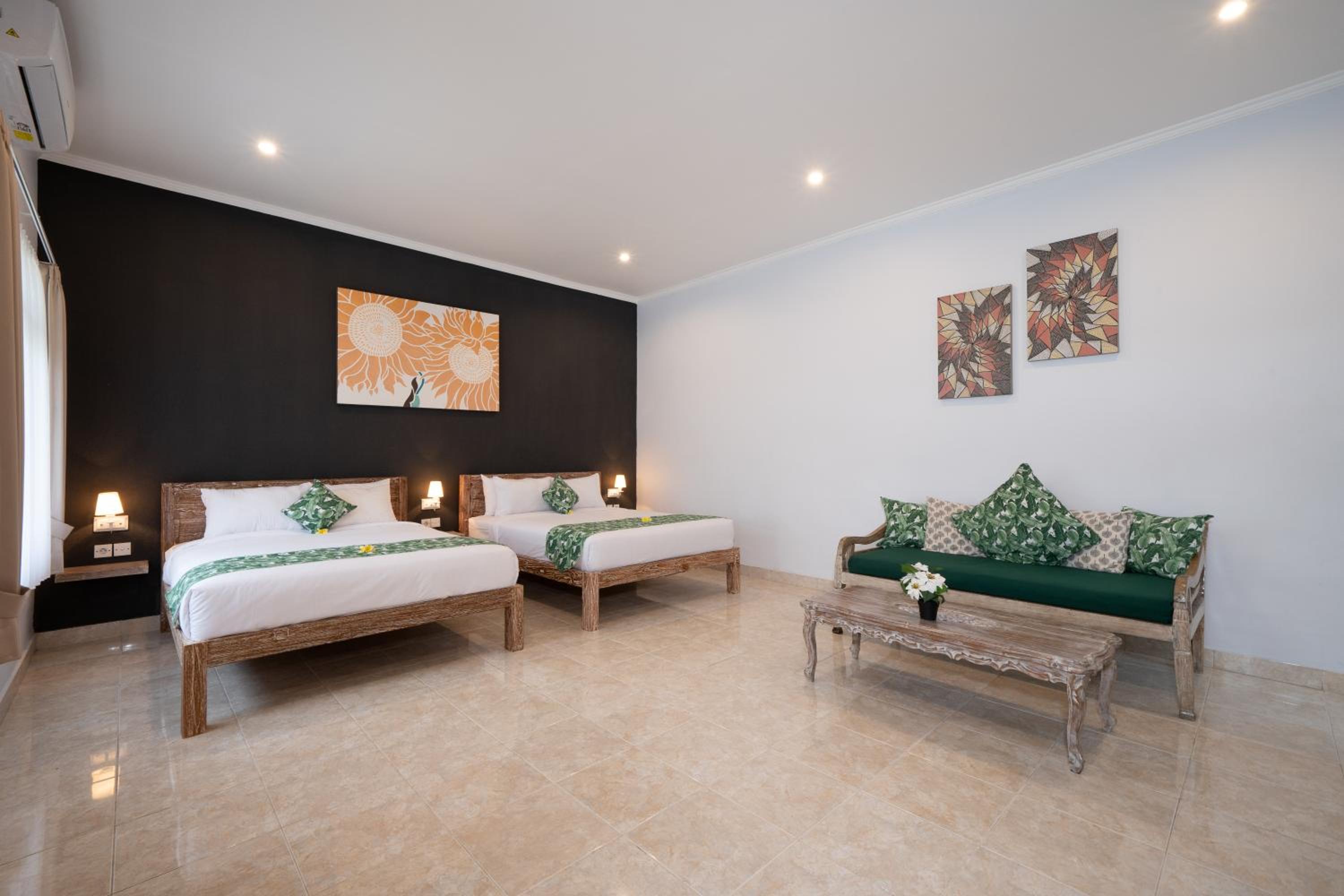 Segar Six-Bedroom Villa with Private Pool - Photo 12
