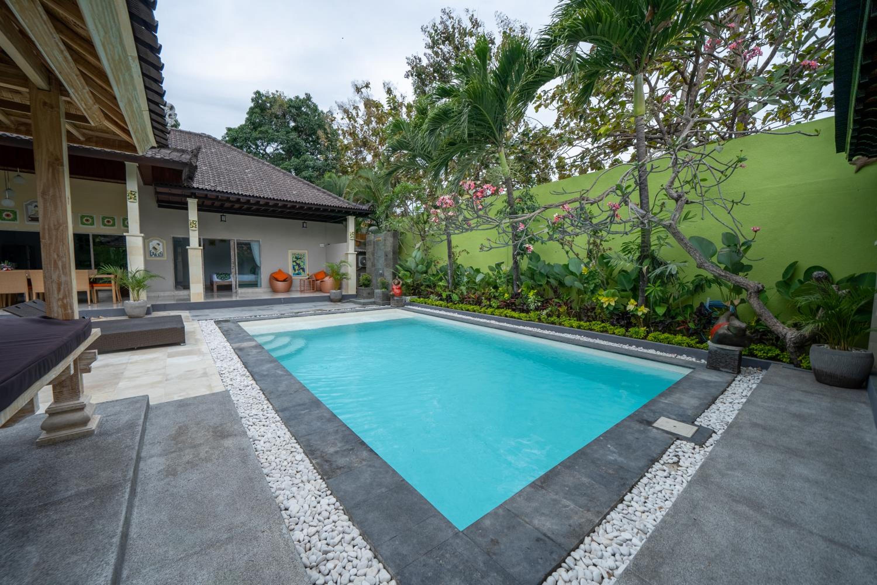 Segar Six-Bedroom Villa with Private Pool - Photo 7