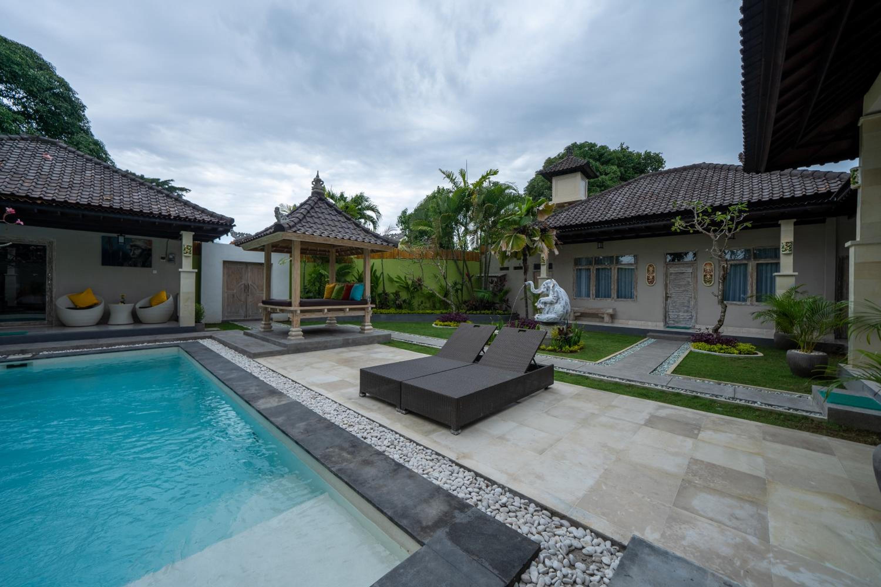 Segar Six-Bedroom Villa with Private Pool - Photo 6