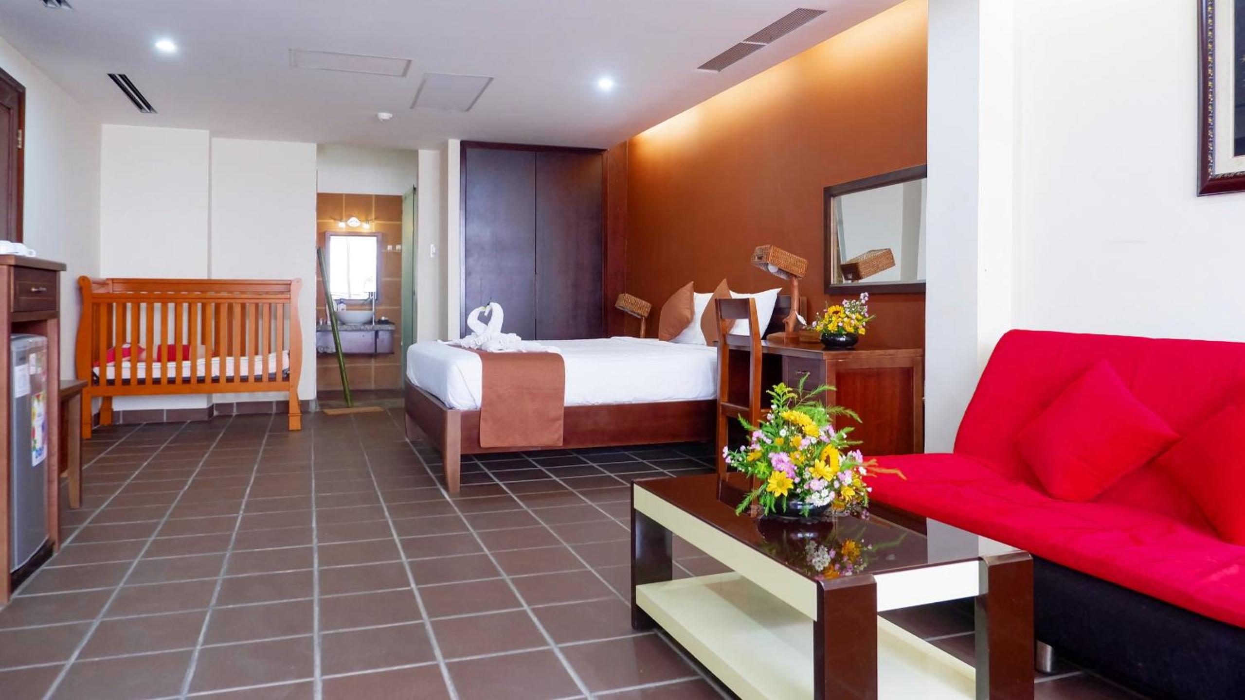 Deluxe Studio Room with Balcony