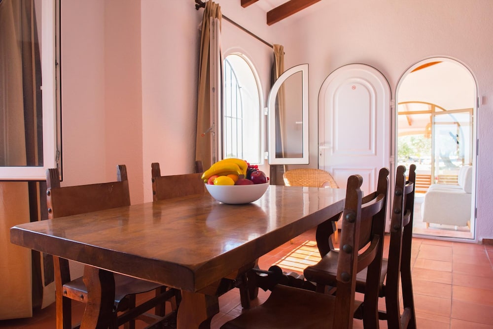 Villa photo 3