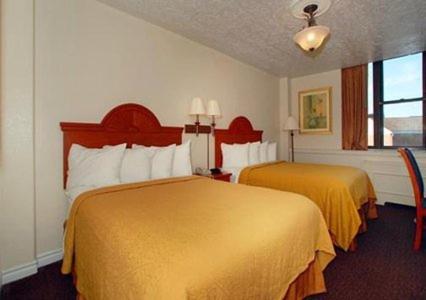 Queen Room with Two Queen Beds - Smoking photo 1