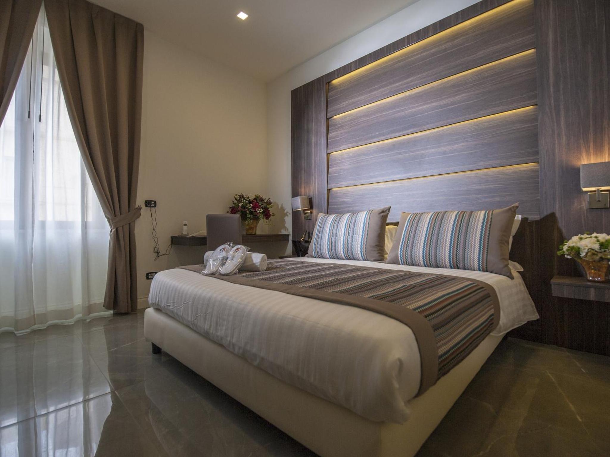Double Room - Photo 5