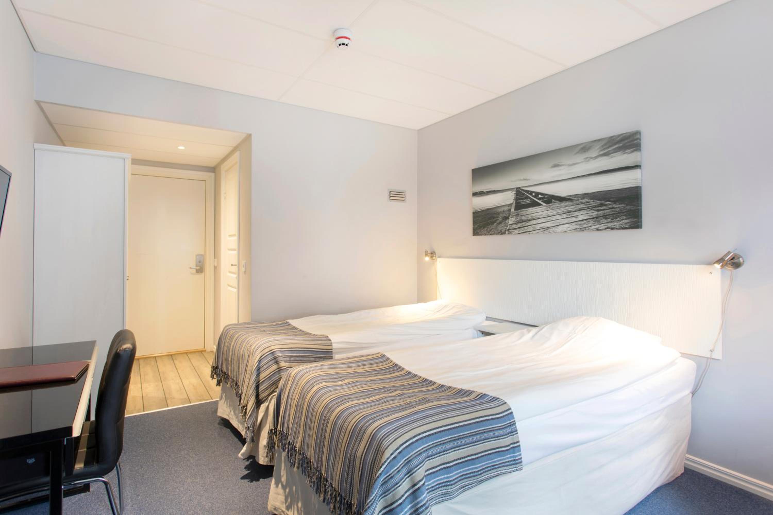 Twin Room - Photo 3