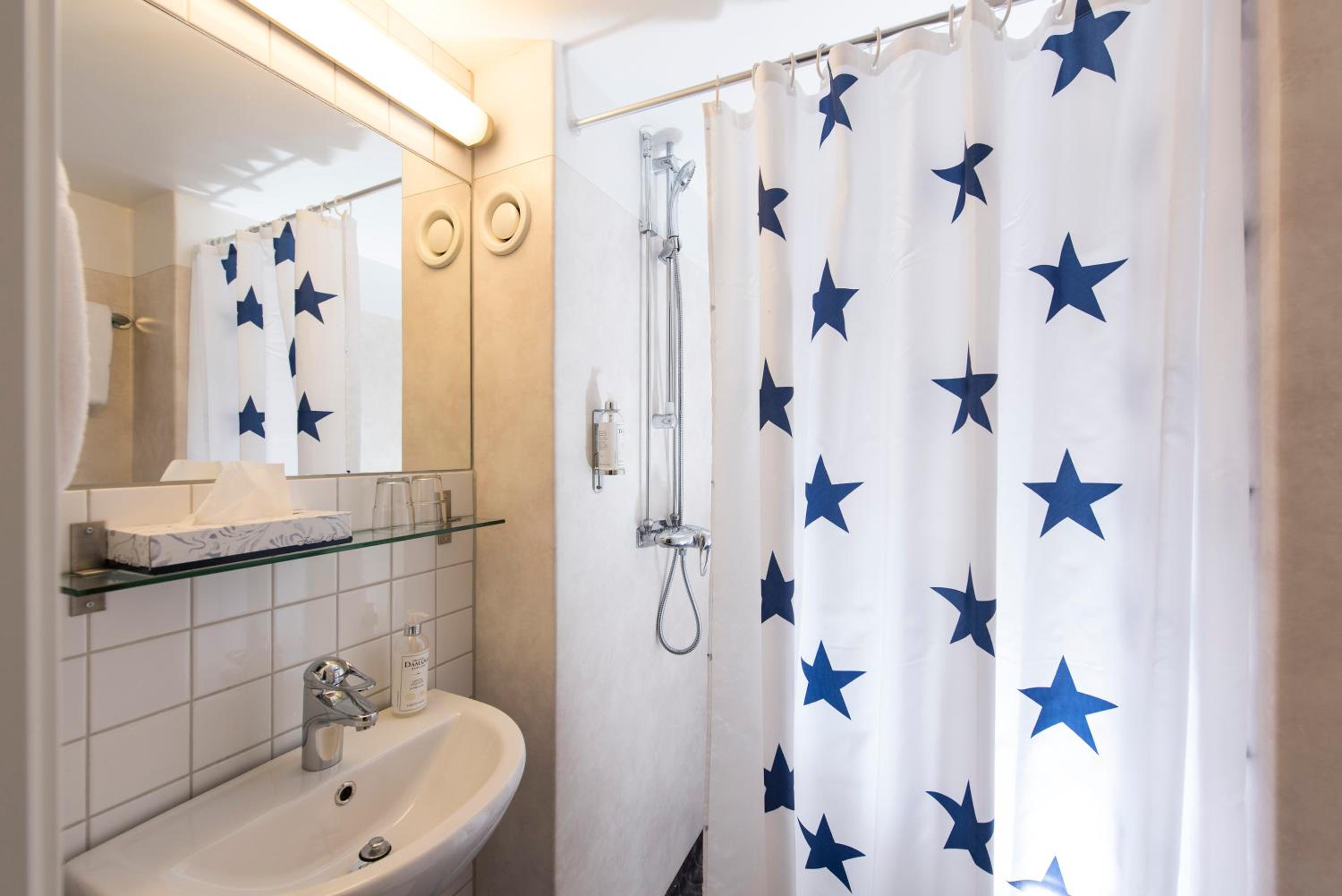 Twin Room - Photo 2