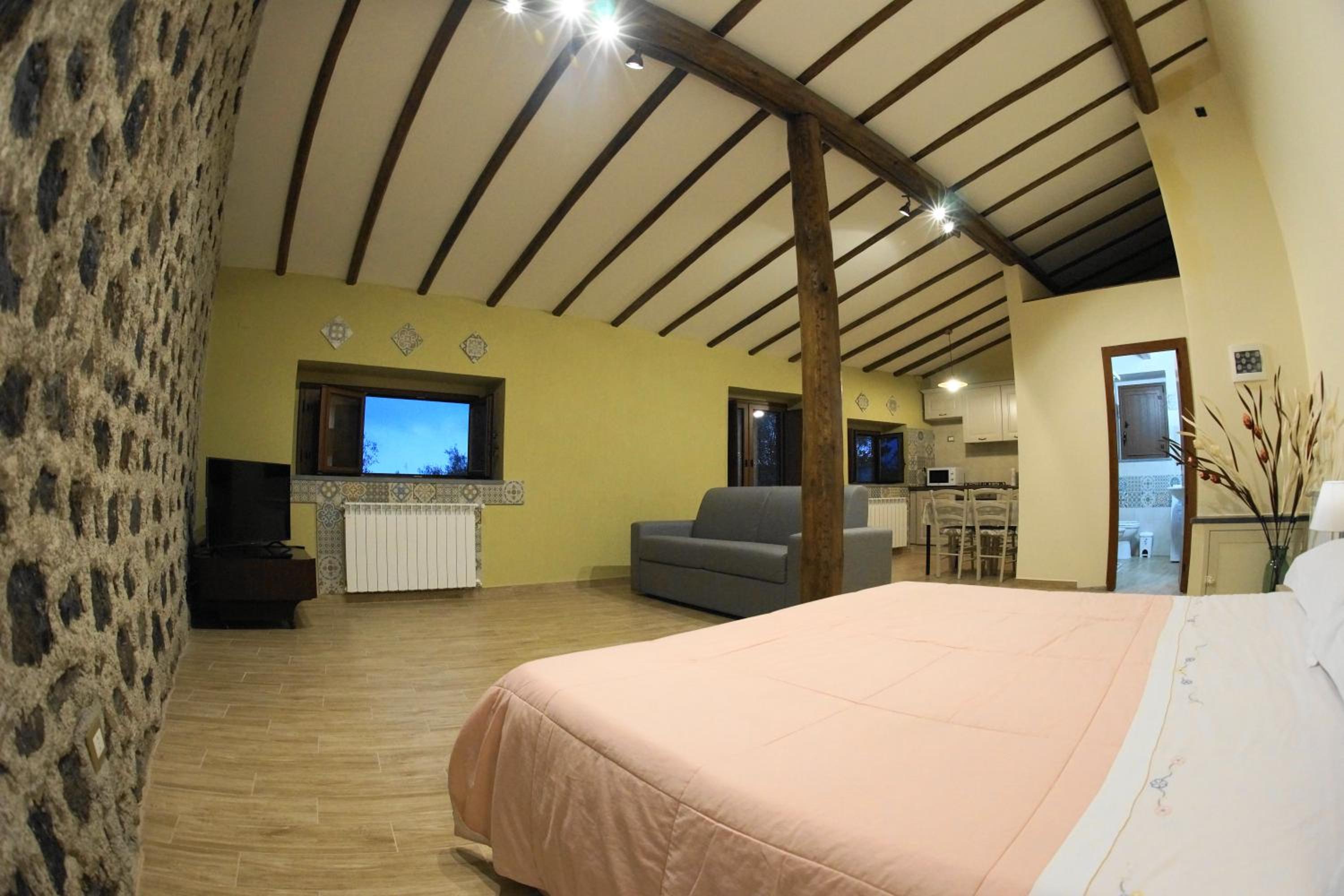 One-Bedroom House photo 1