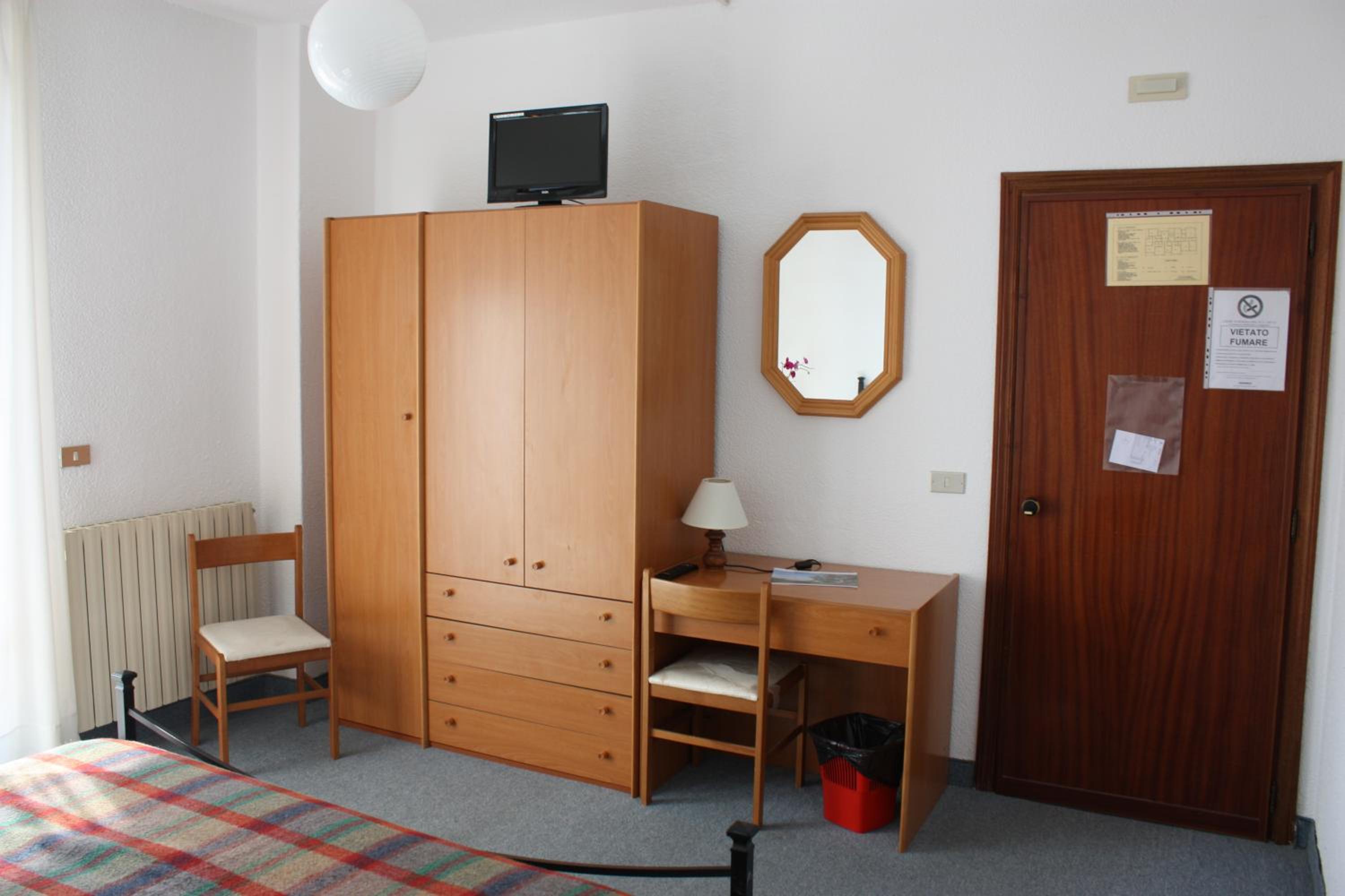 Double Room - Photo 8