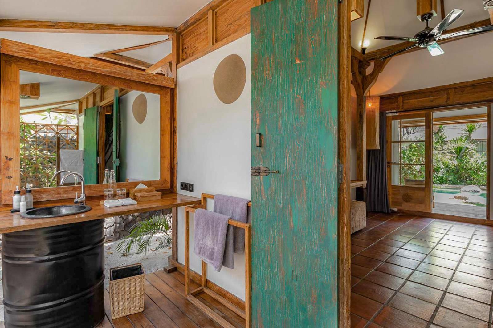 Royal Joglo - Poolside One-Bedroom - Photo 14