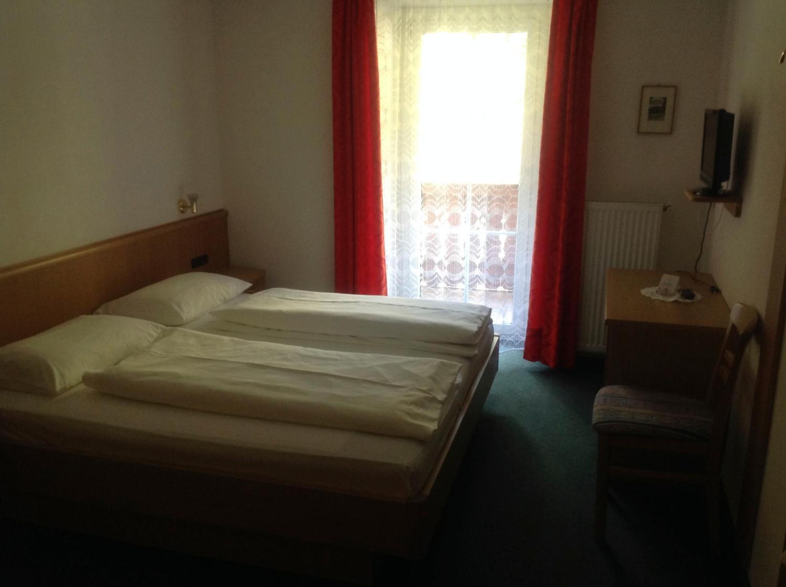 Double or Twin Room - Photo 4