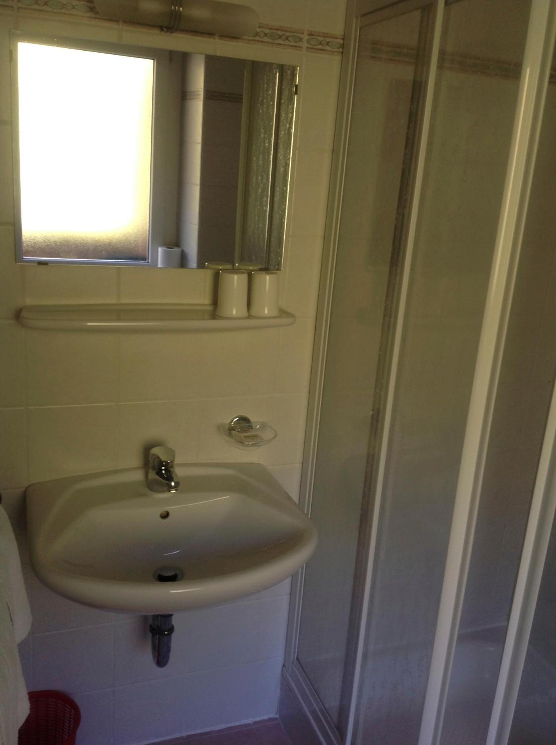 Double or Twin Room - Photo 2