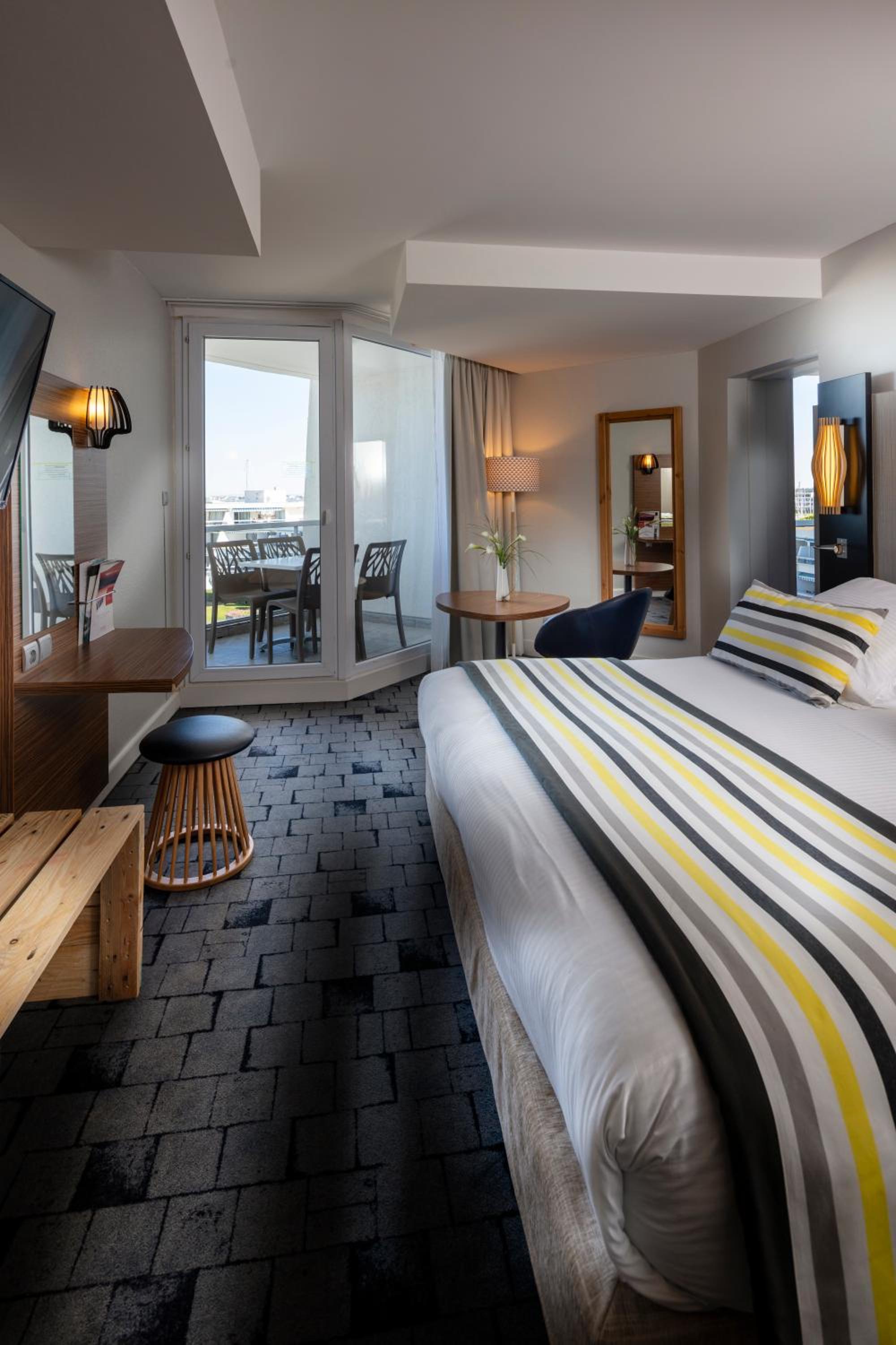 Double Room with Harbor or Pool view photo 1
