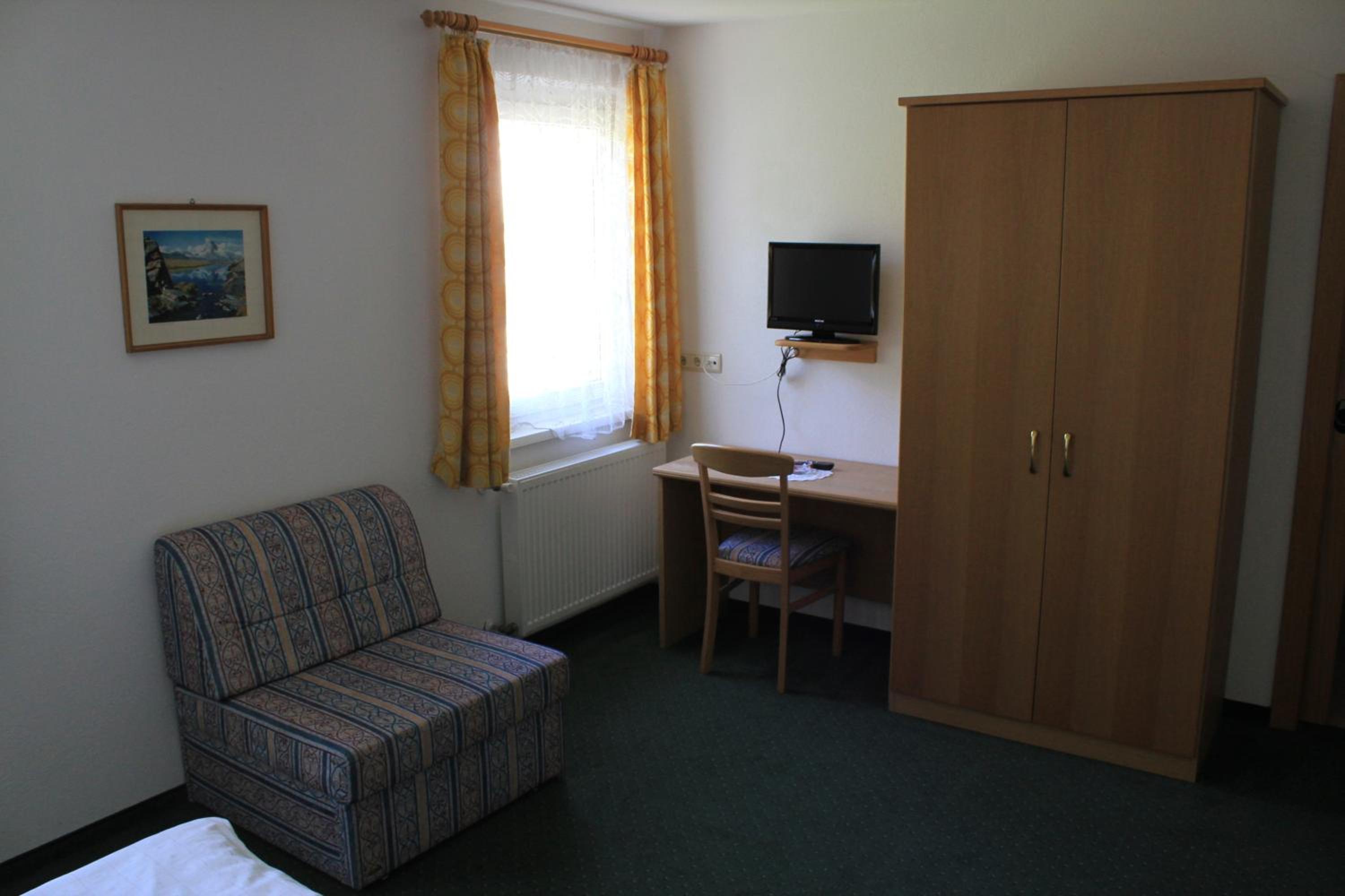 Double or Twin Room - Photo 6