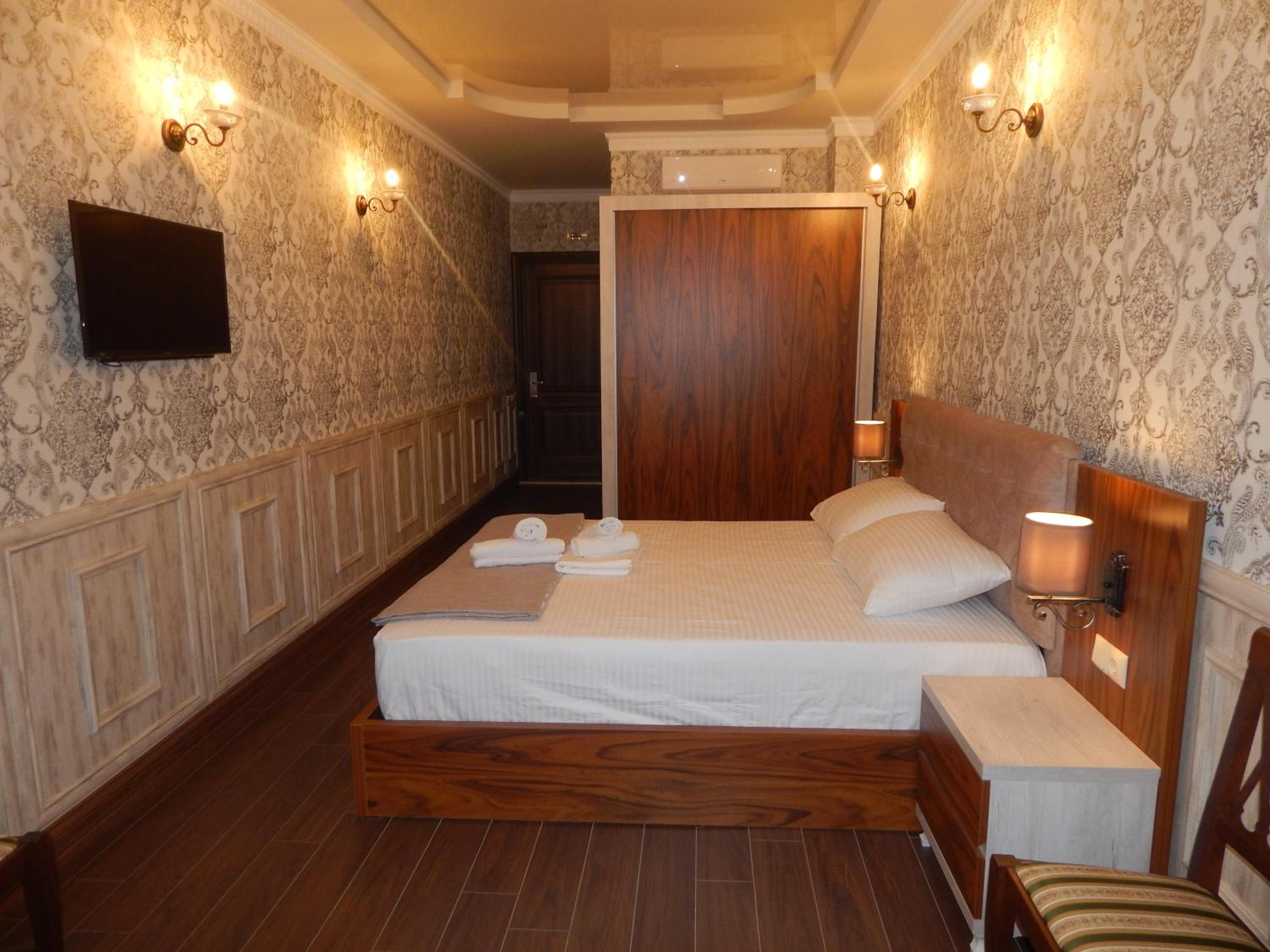 Large Double Room photo 1