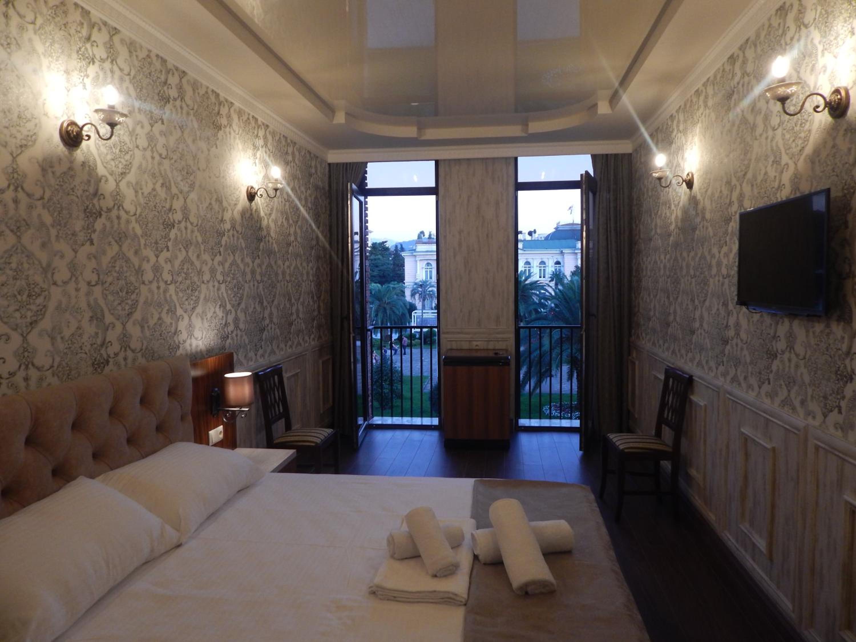 Large Double Room photo 3