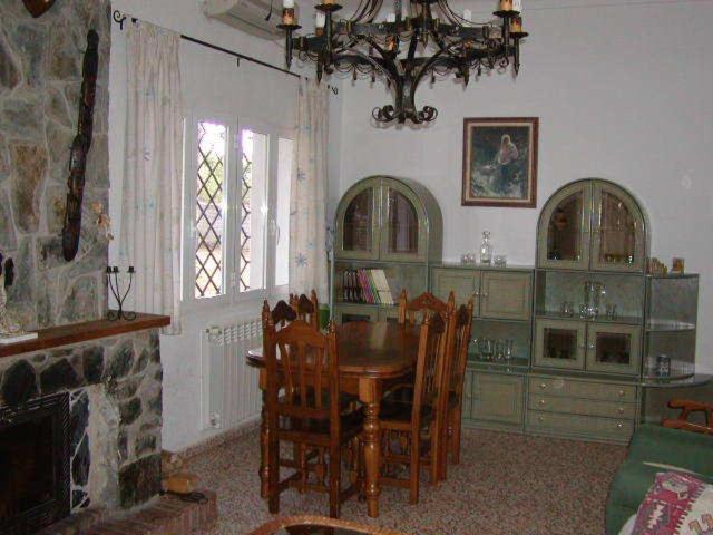 Six-Bedroom House photo 3