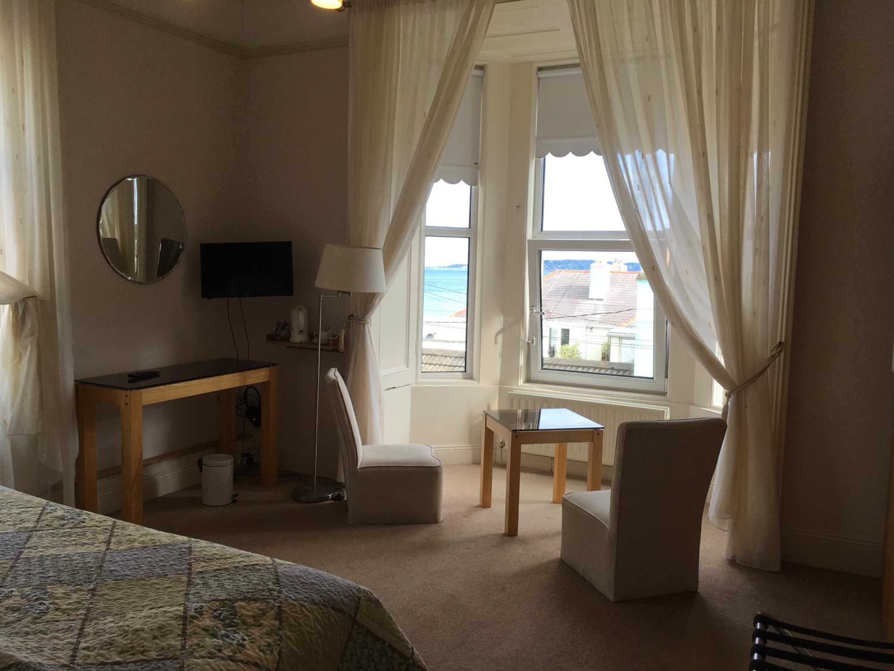 Deluxe Double or Twin Room with Sea View photo 2