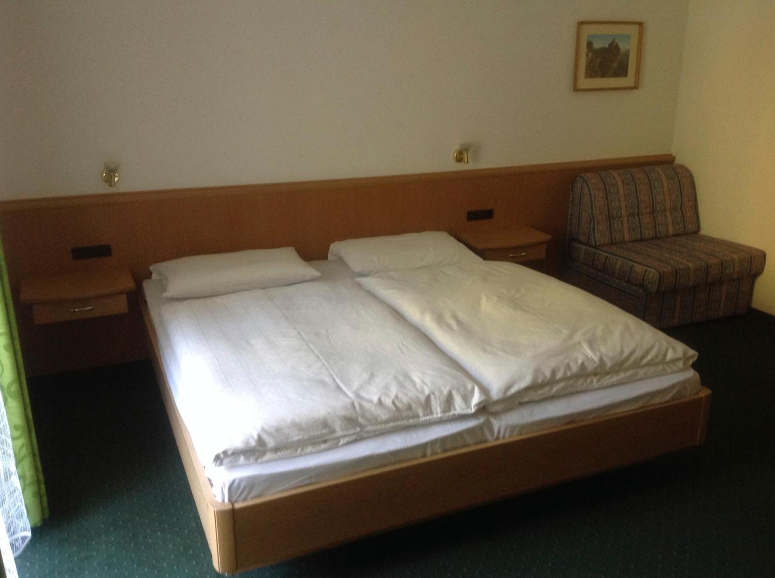 Double or Twin Room - Photo 10