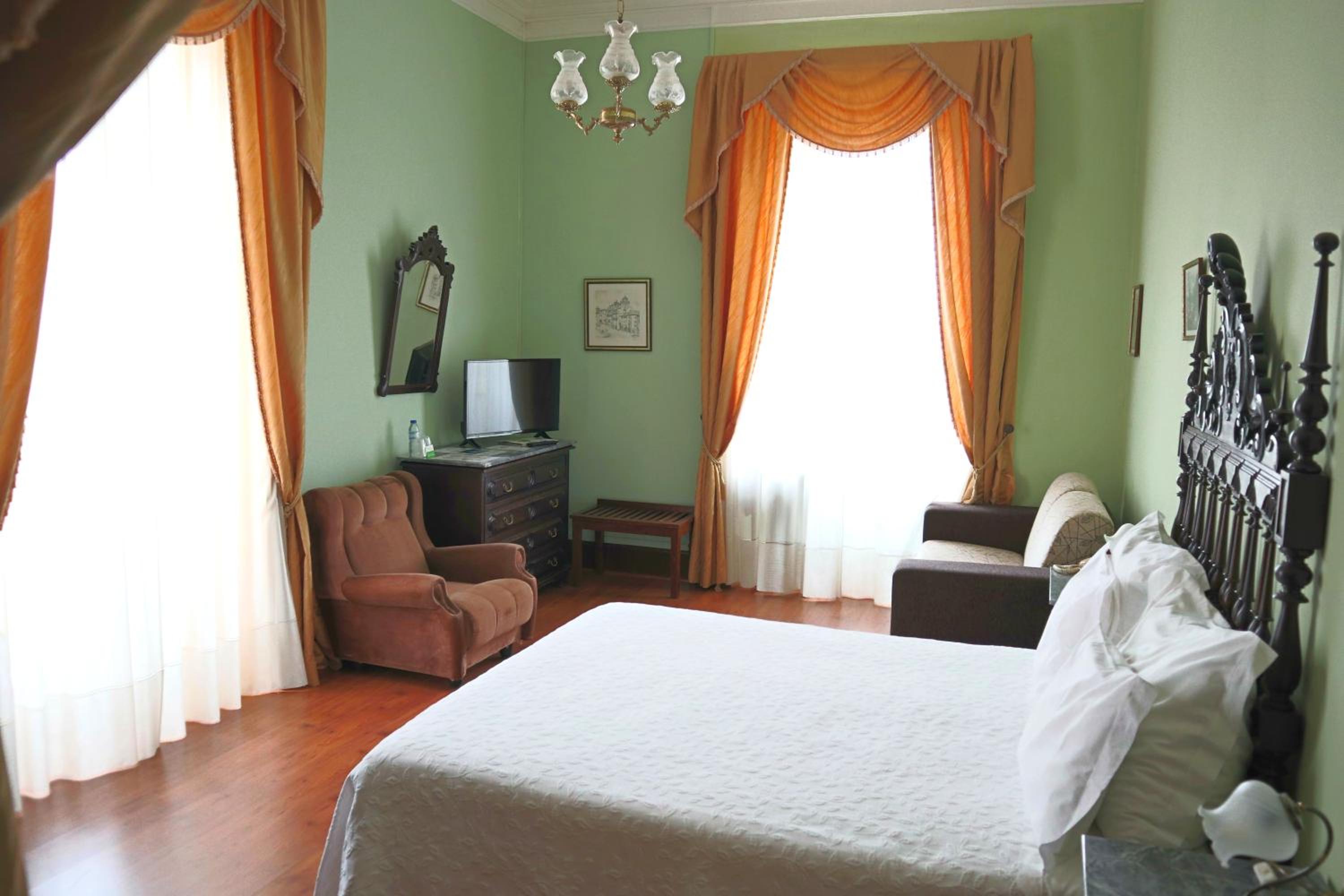Standard Triple Room - Photo 1