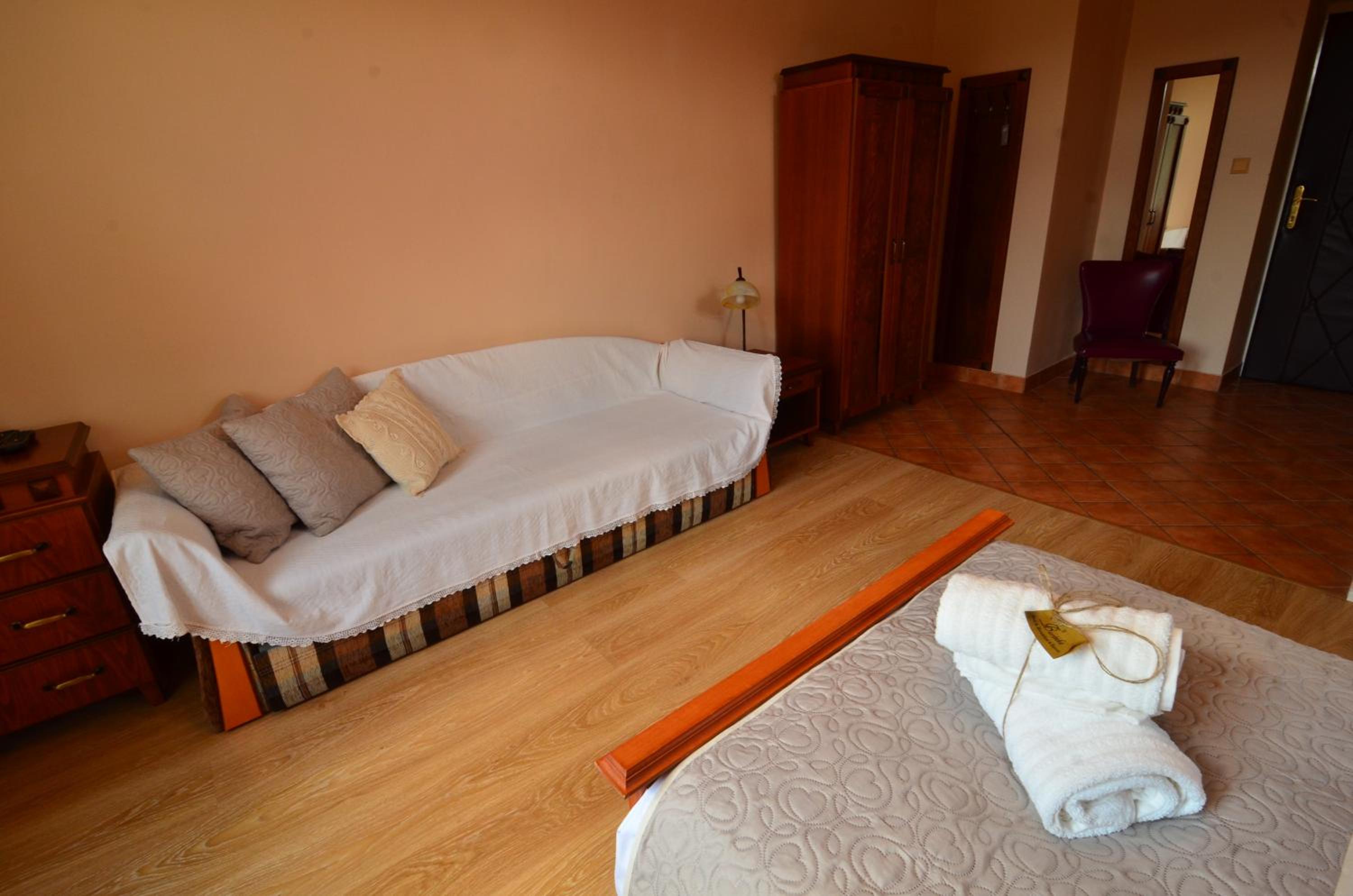 Standard Twin Room with Sofa photo 2