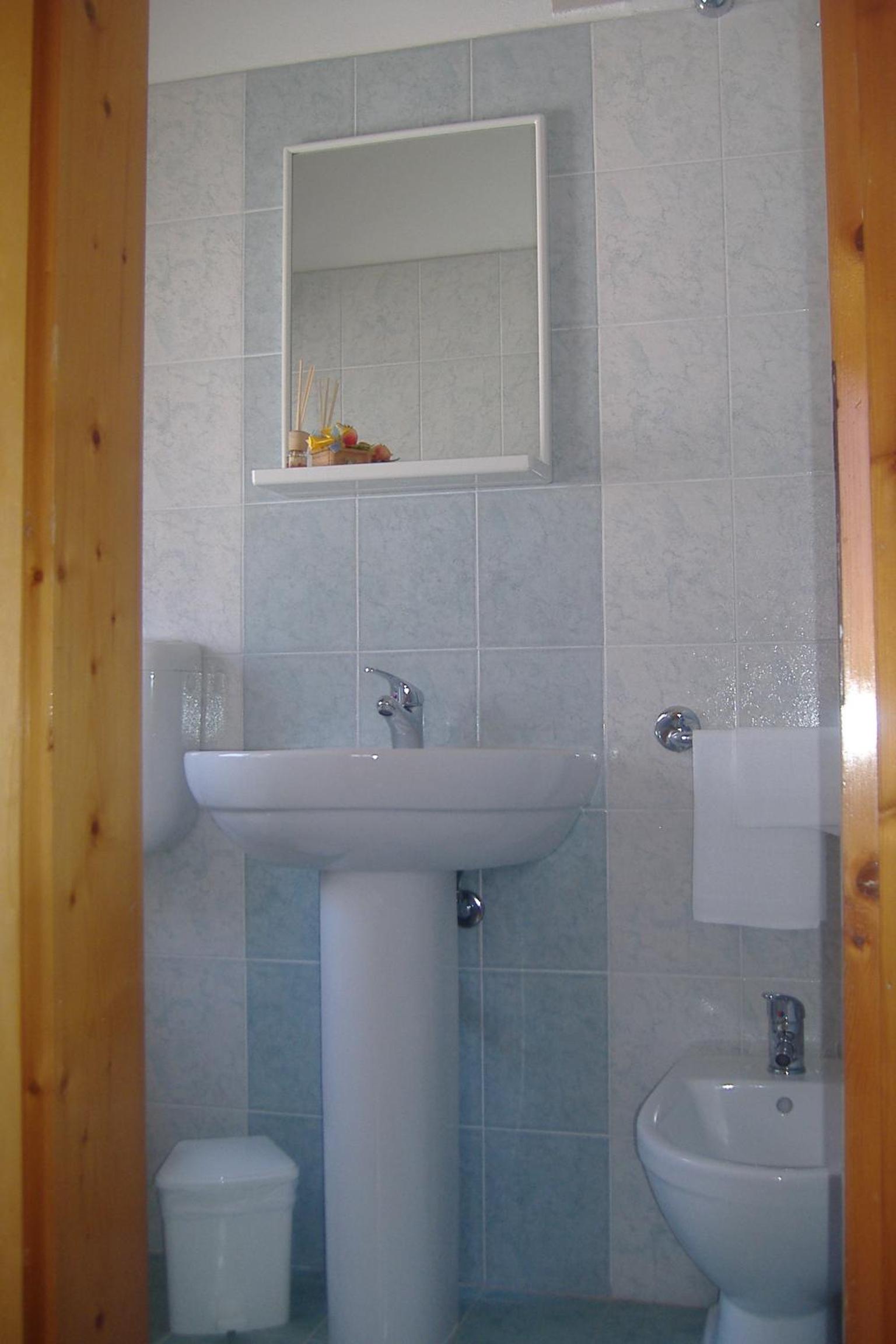 Standard Double Room - Photo 13