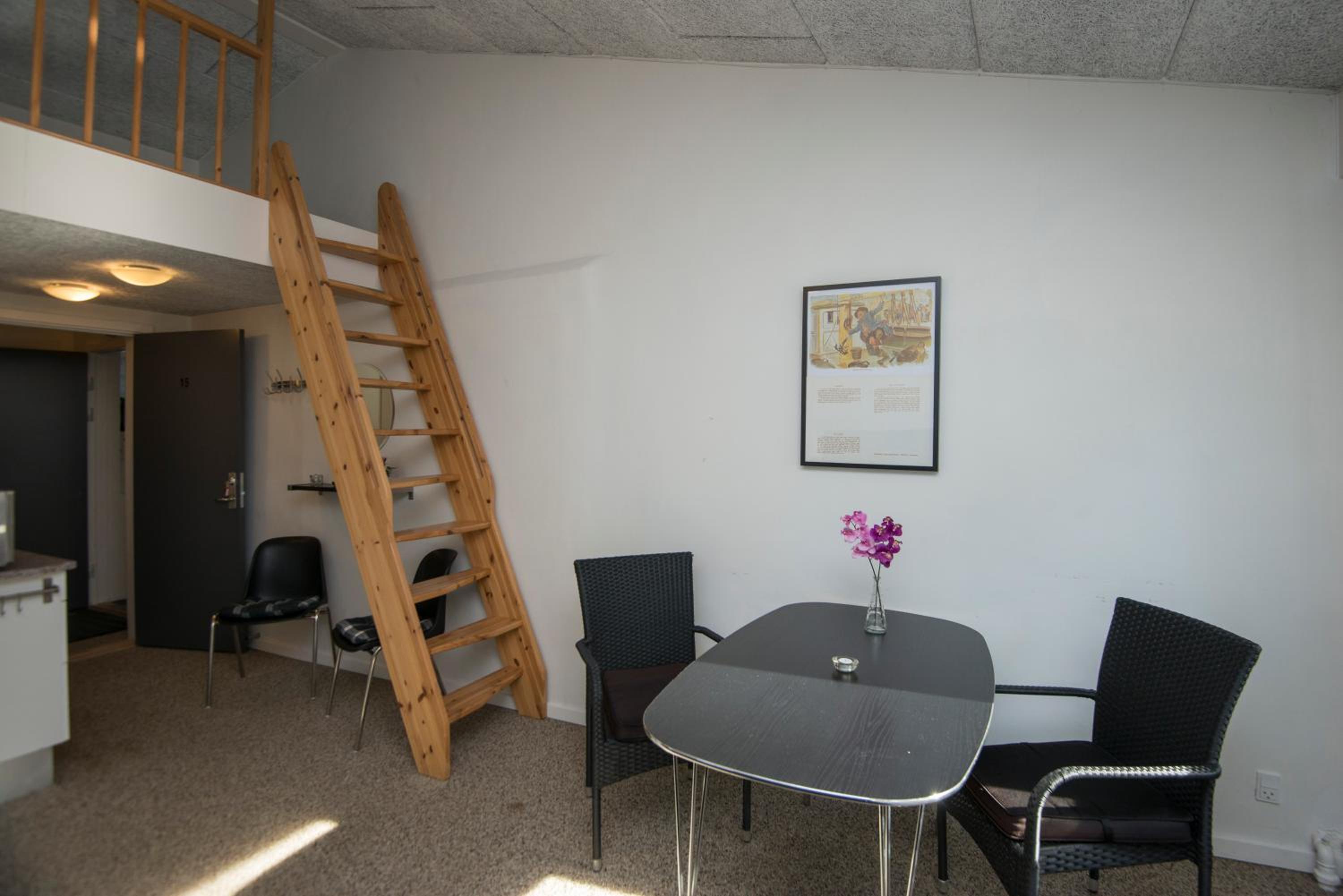 One-Bedroom Apartment - Photo 7