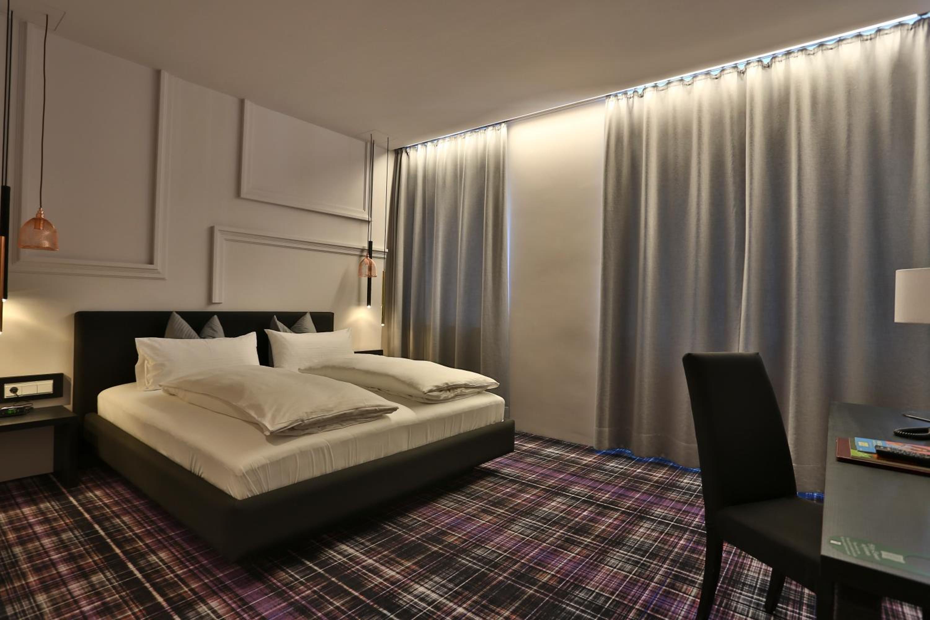Deluxe Double Room - Photo 12