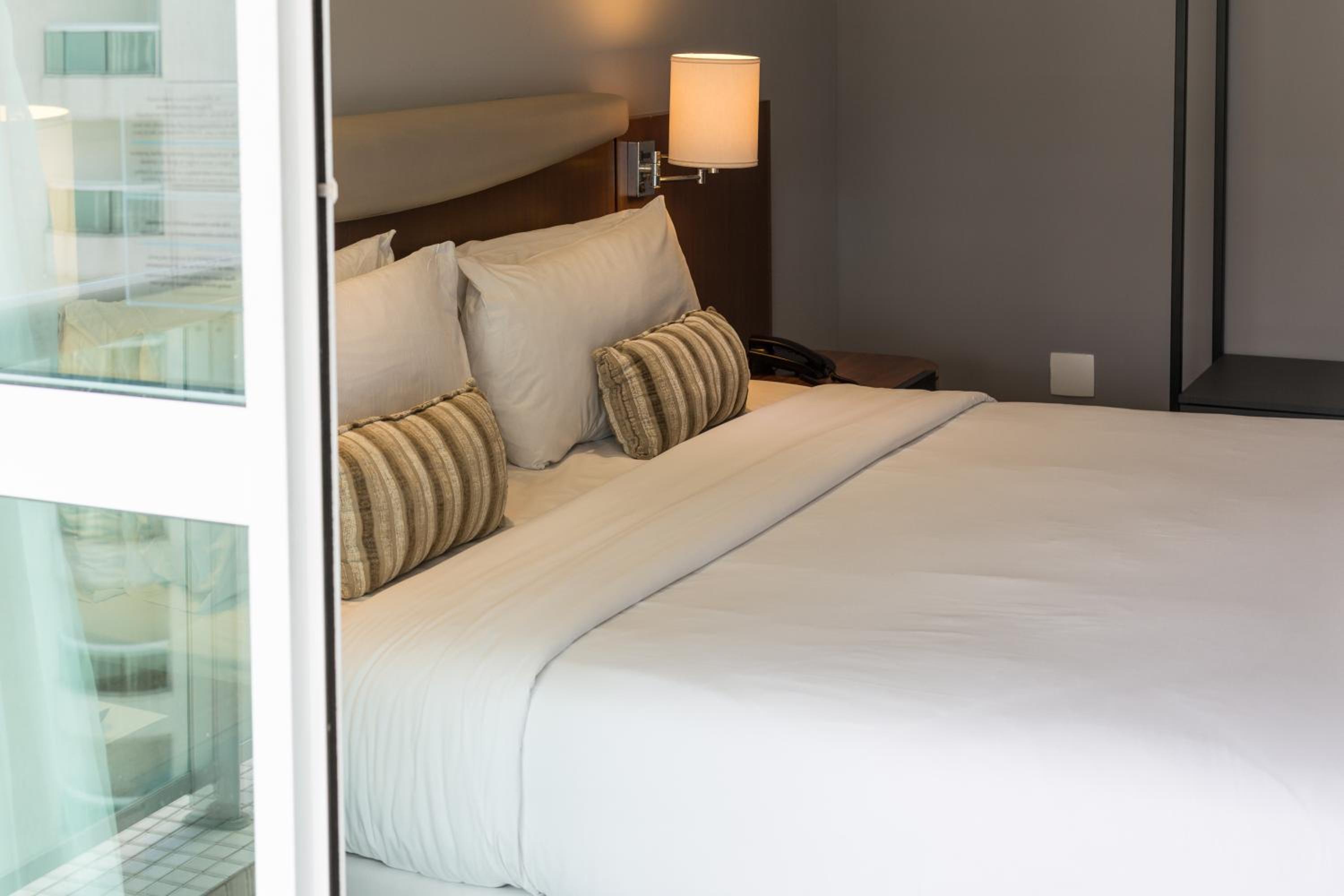 Master Suite King with Side Sea View