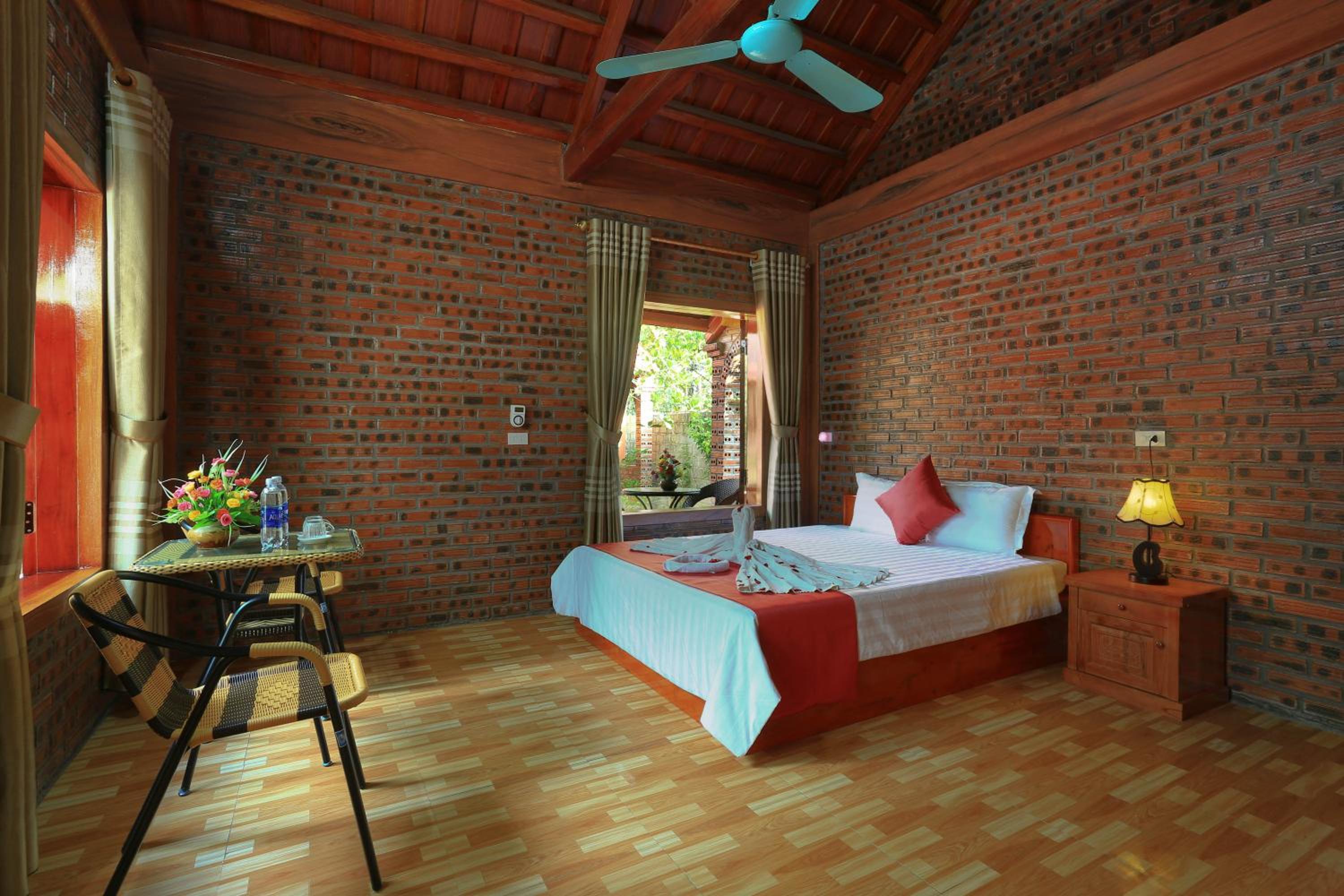 Bungalow With Garden View - Photo 4