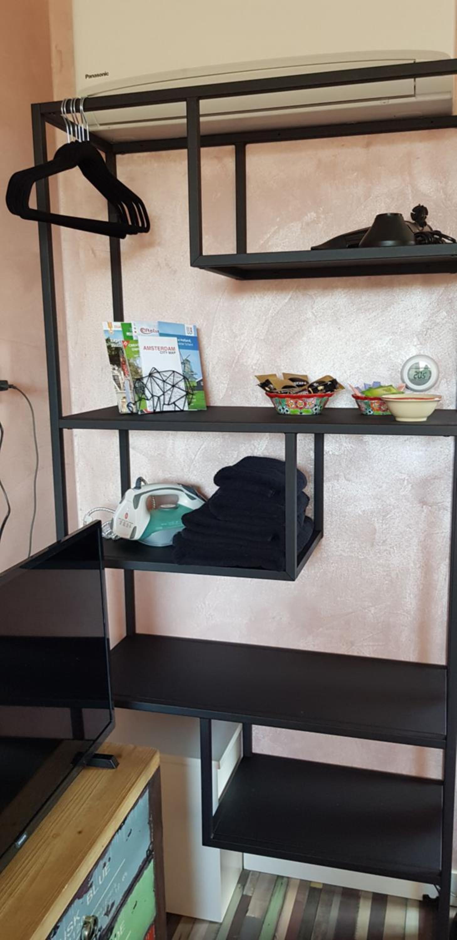 One-Bedroom Apartment - Photo 11