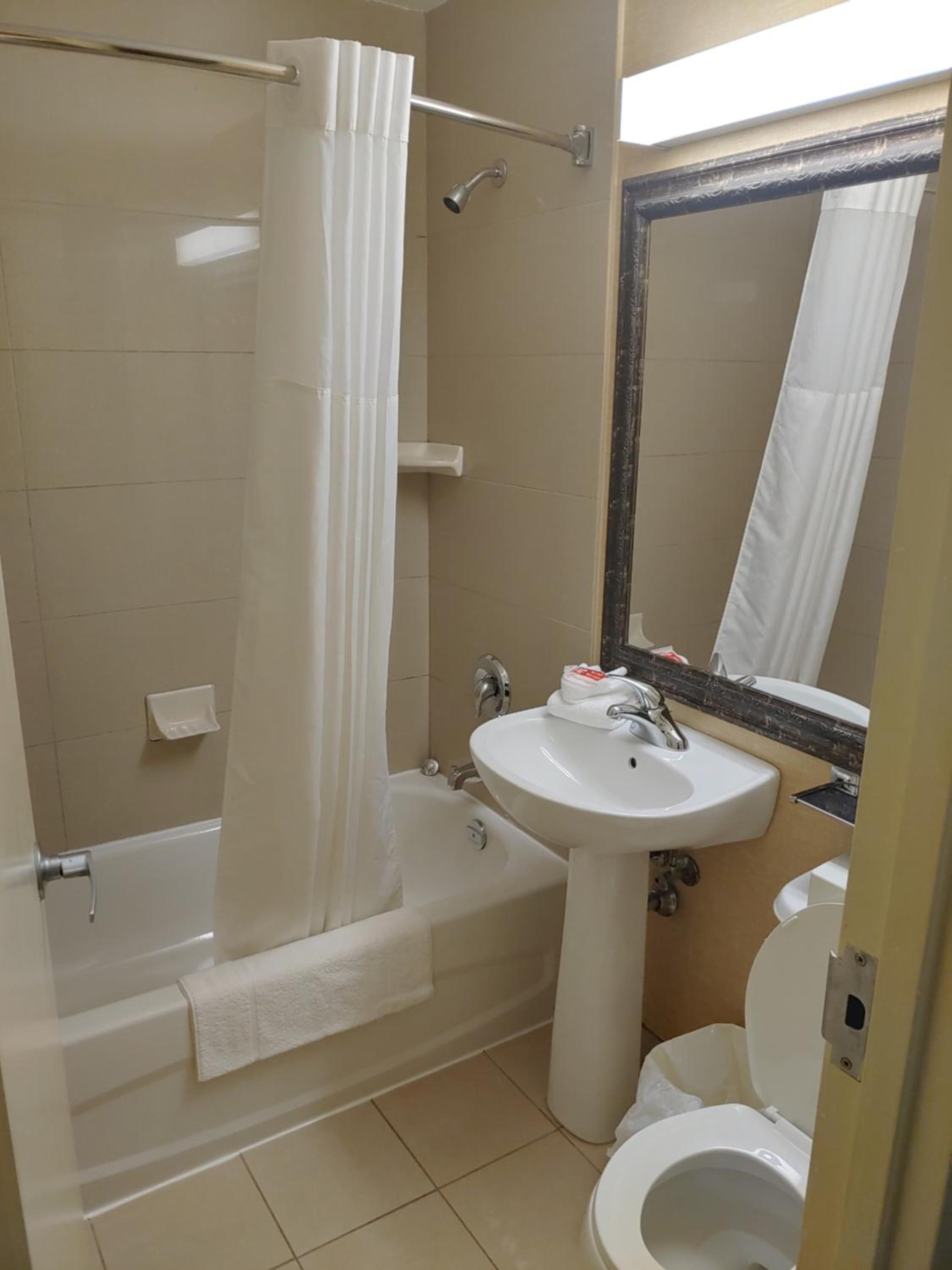 Deluxe King Room - Non-Smoking - Photo 3