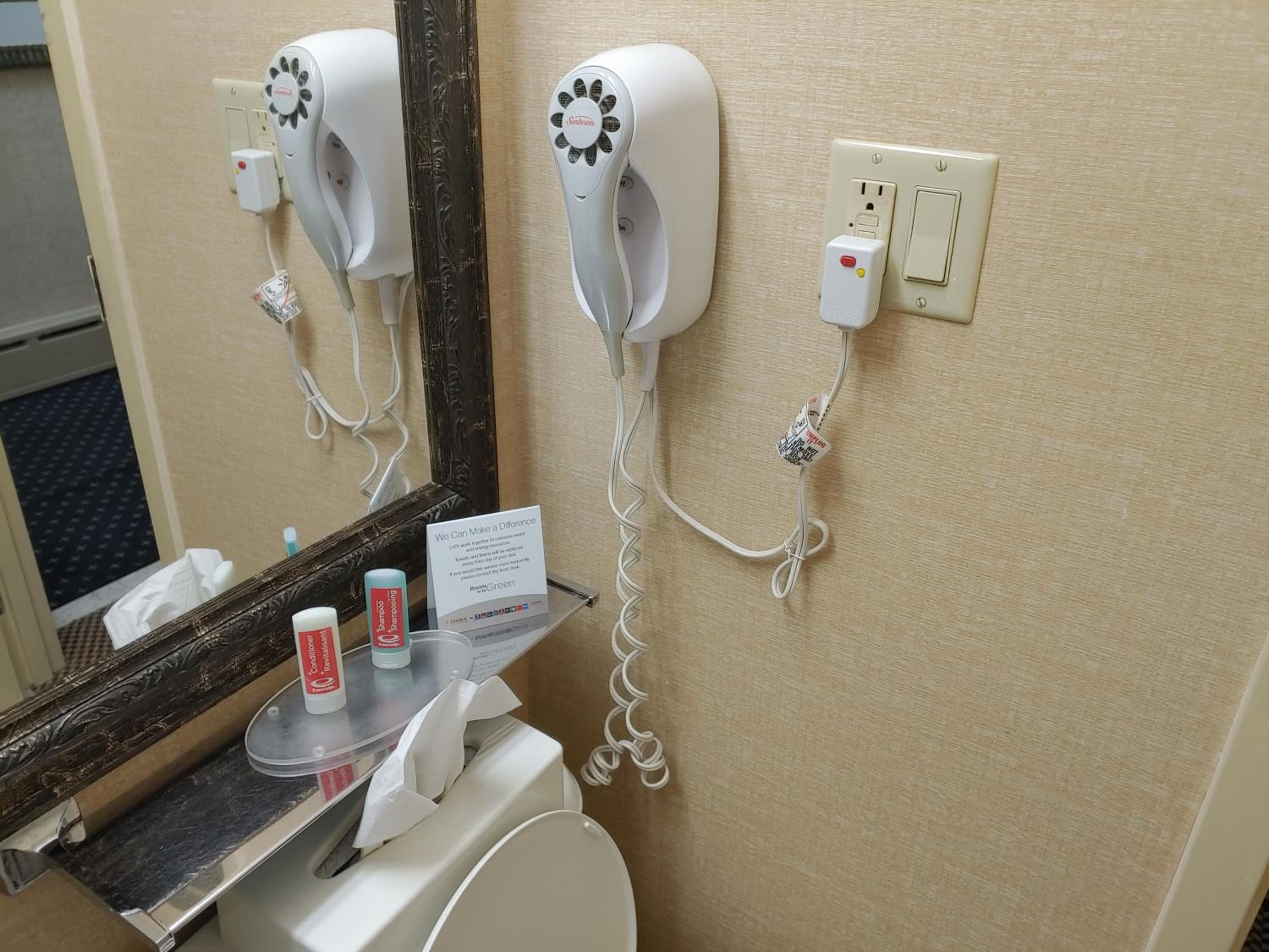 Deluxe King Room - Non-Smoking - Photo 4