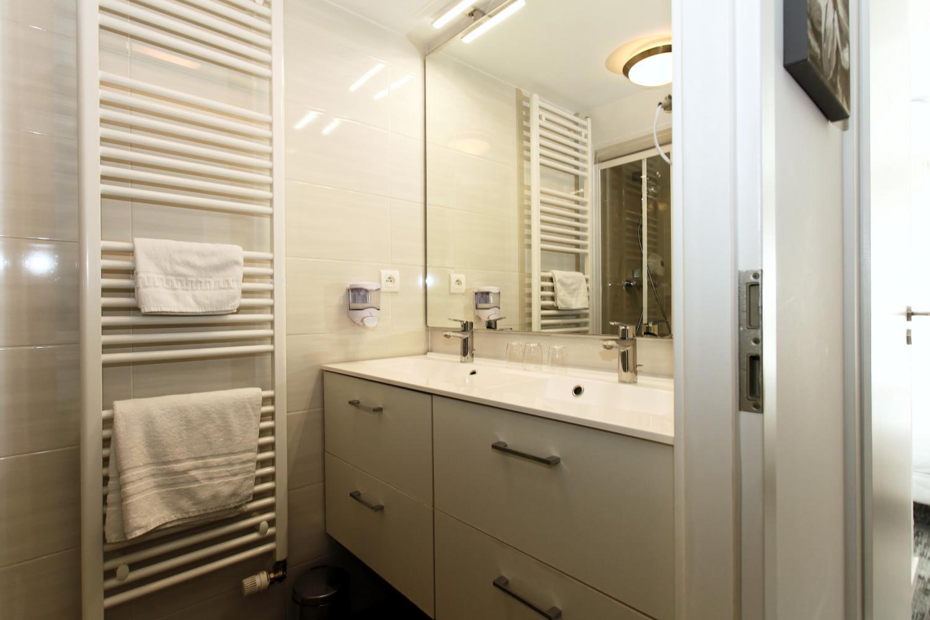 Superior Triple Room - Photo 9