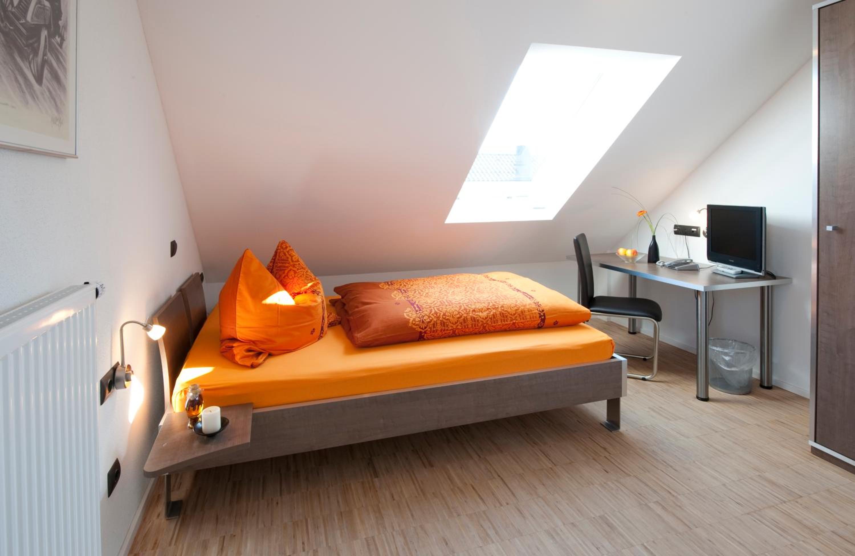 Double Room (1 Adult)
