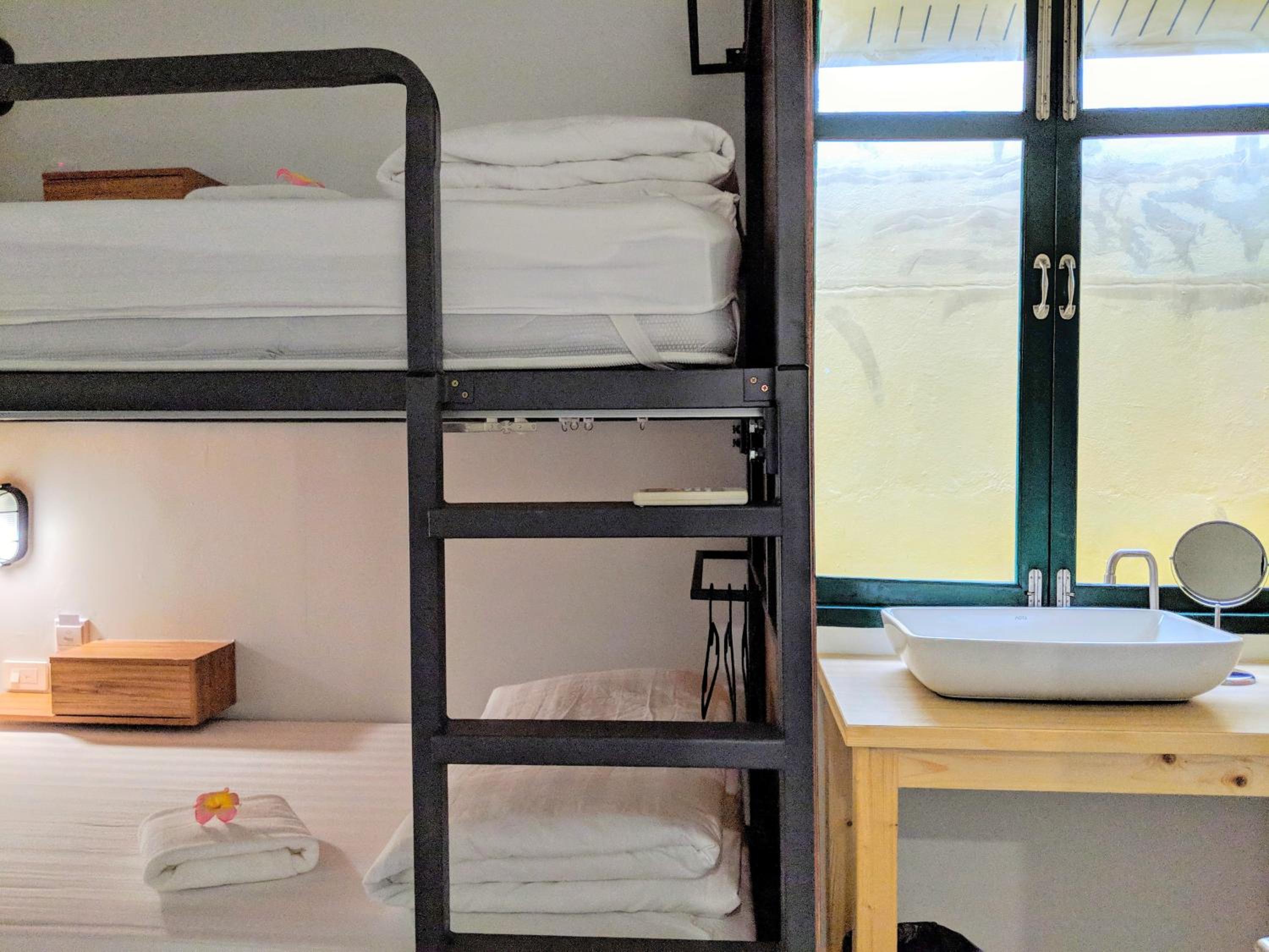 Bunk Bed with Shared Bathroom photo 1