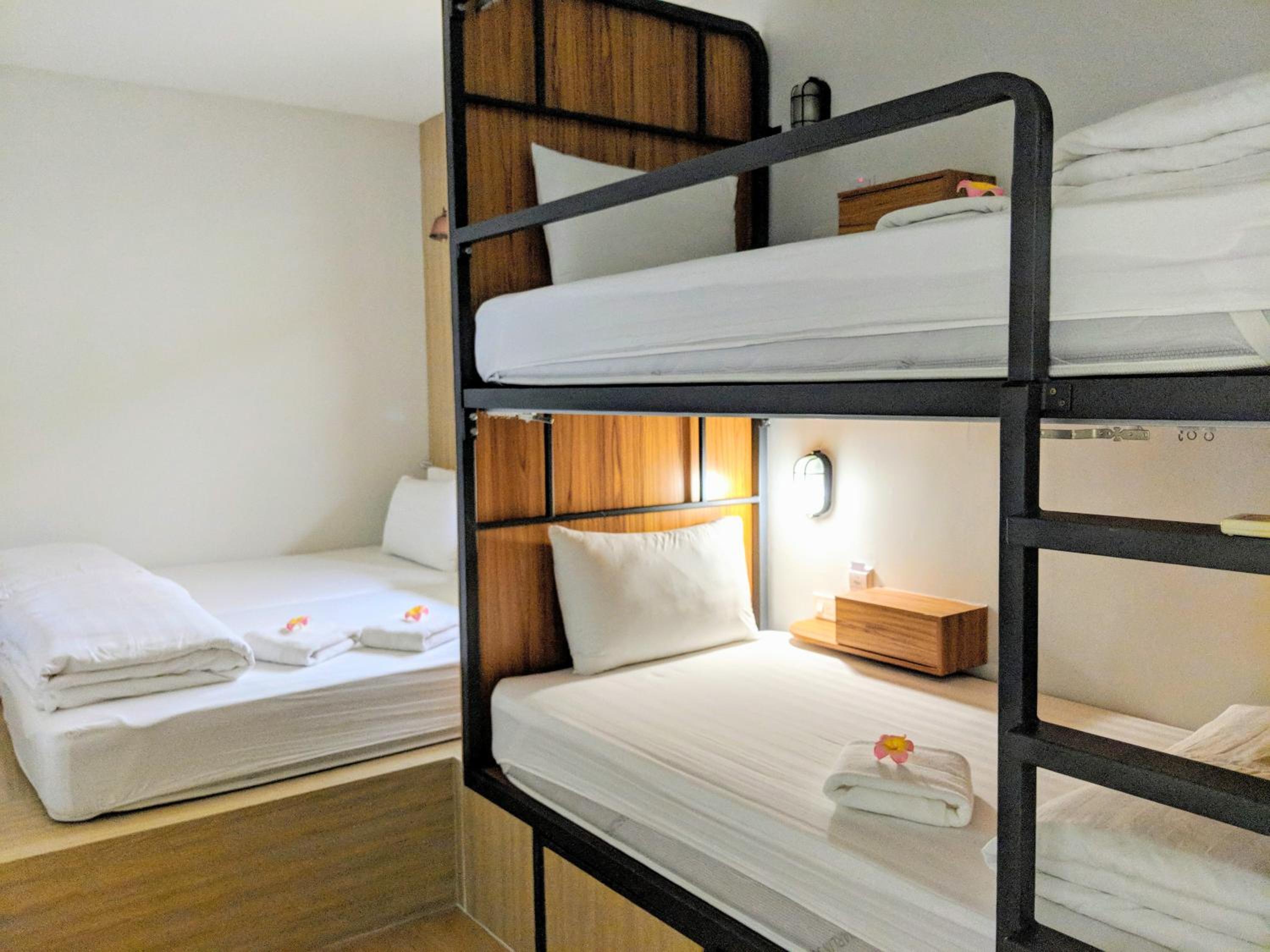 Quadruple Room with Private Bathroom photo 2