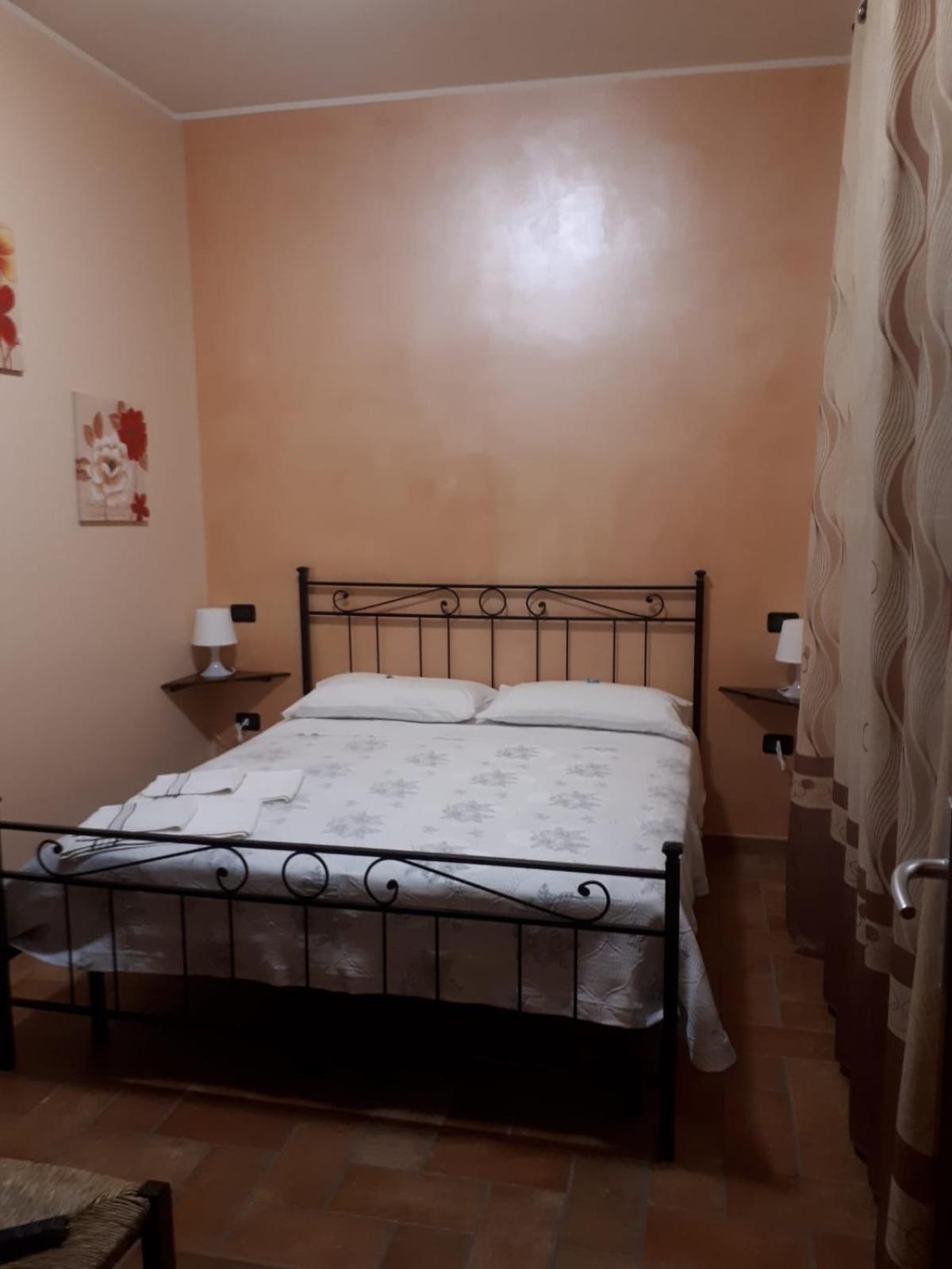 Triple Room with Private Bathroom - Photo 9