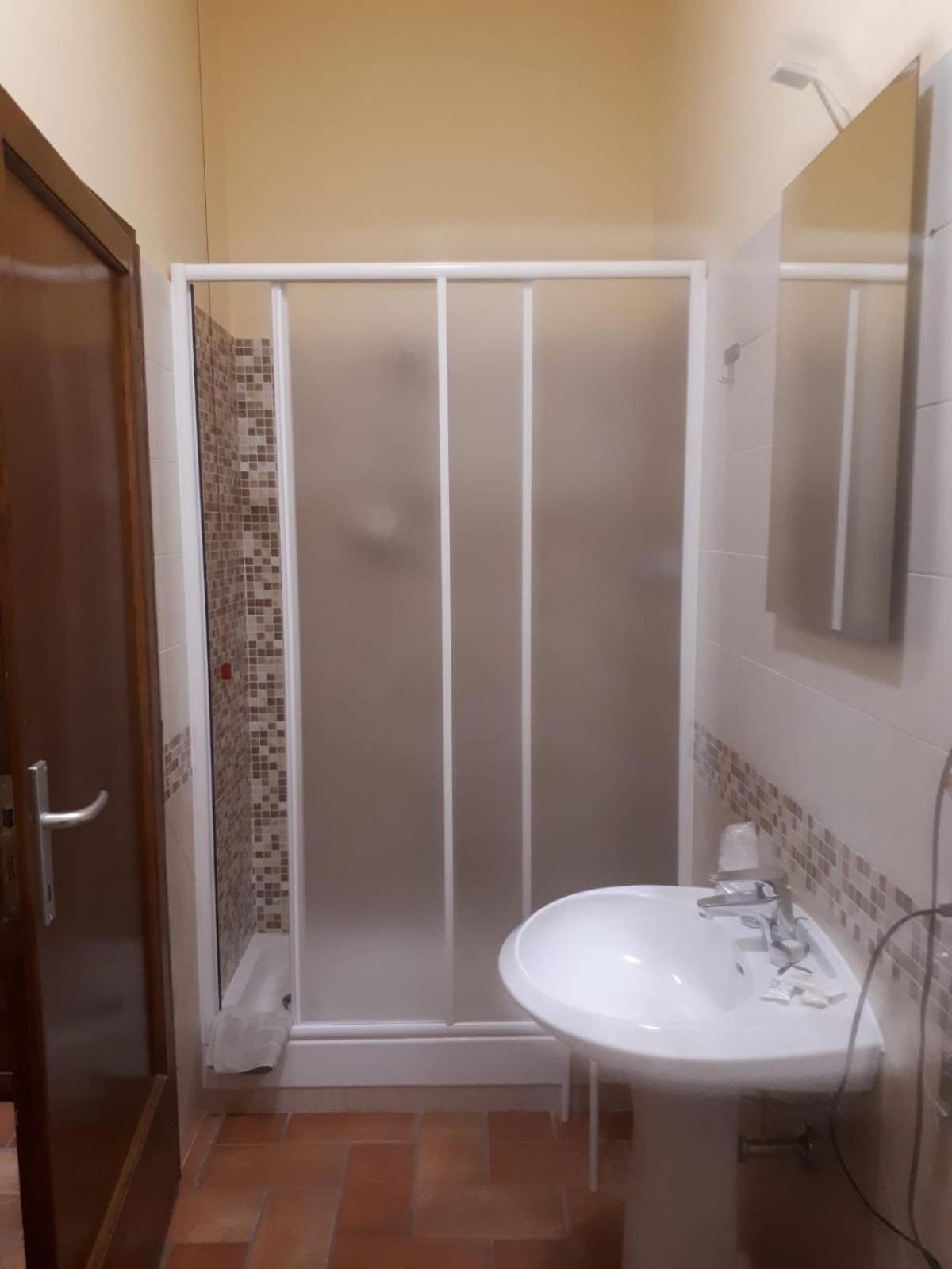 Triple Room with Private Bathroom - Photo 6