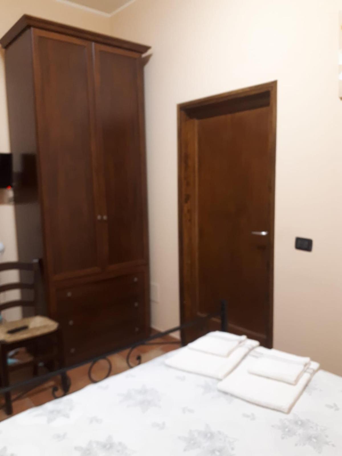 Triple Room with Private Bathroom - Photo 8