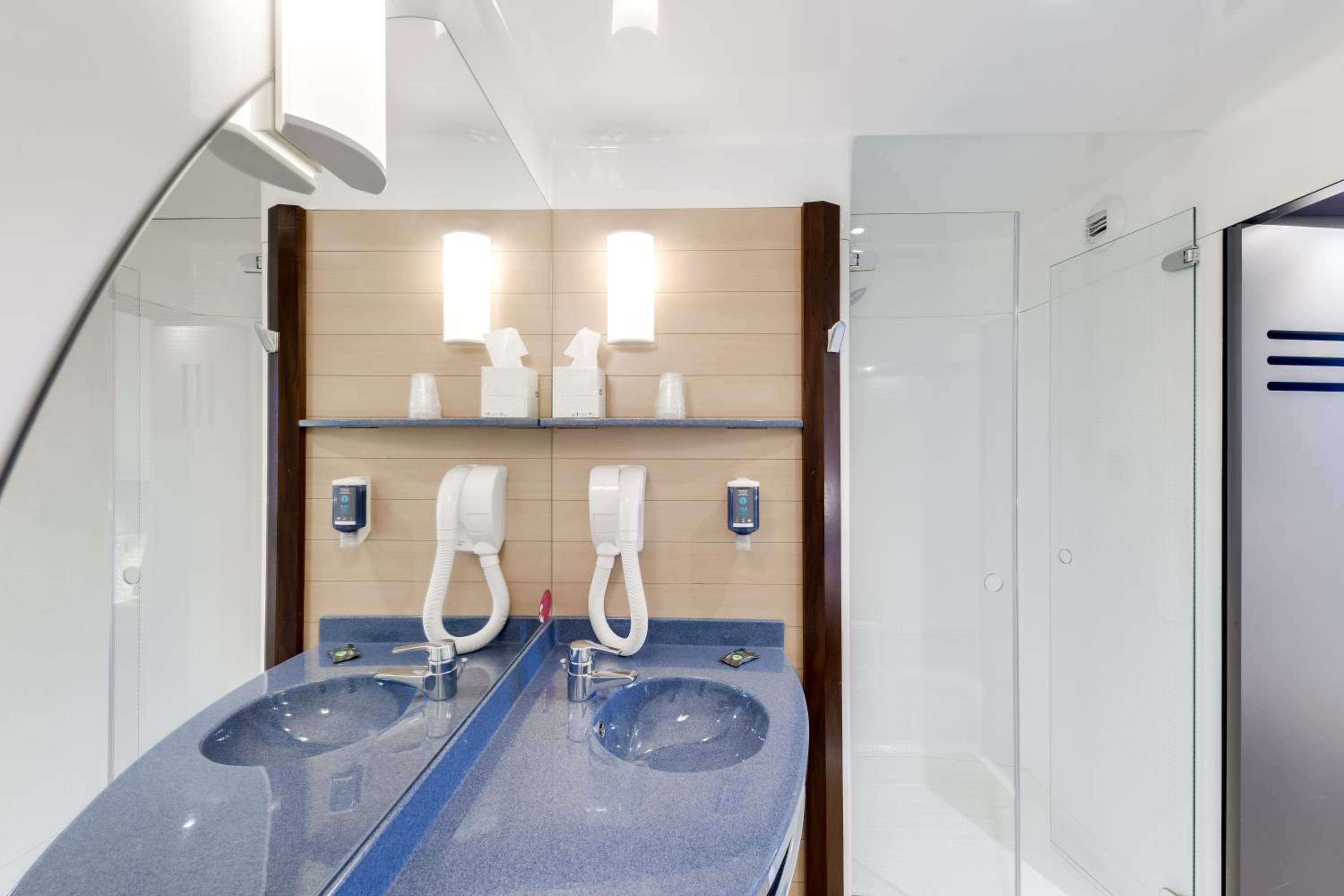 Superior Suite with Double Bed and Sofa Bed - Photo 3