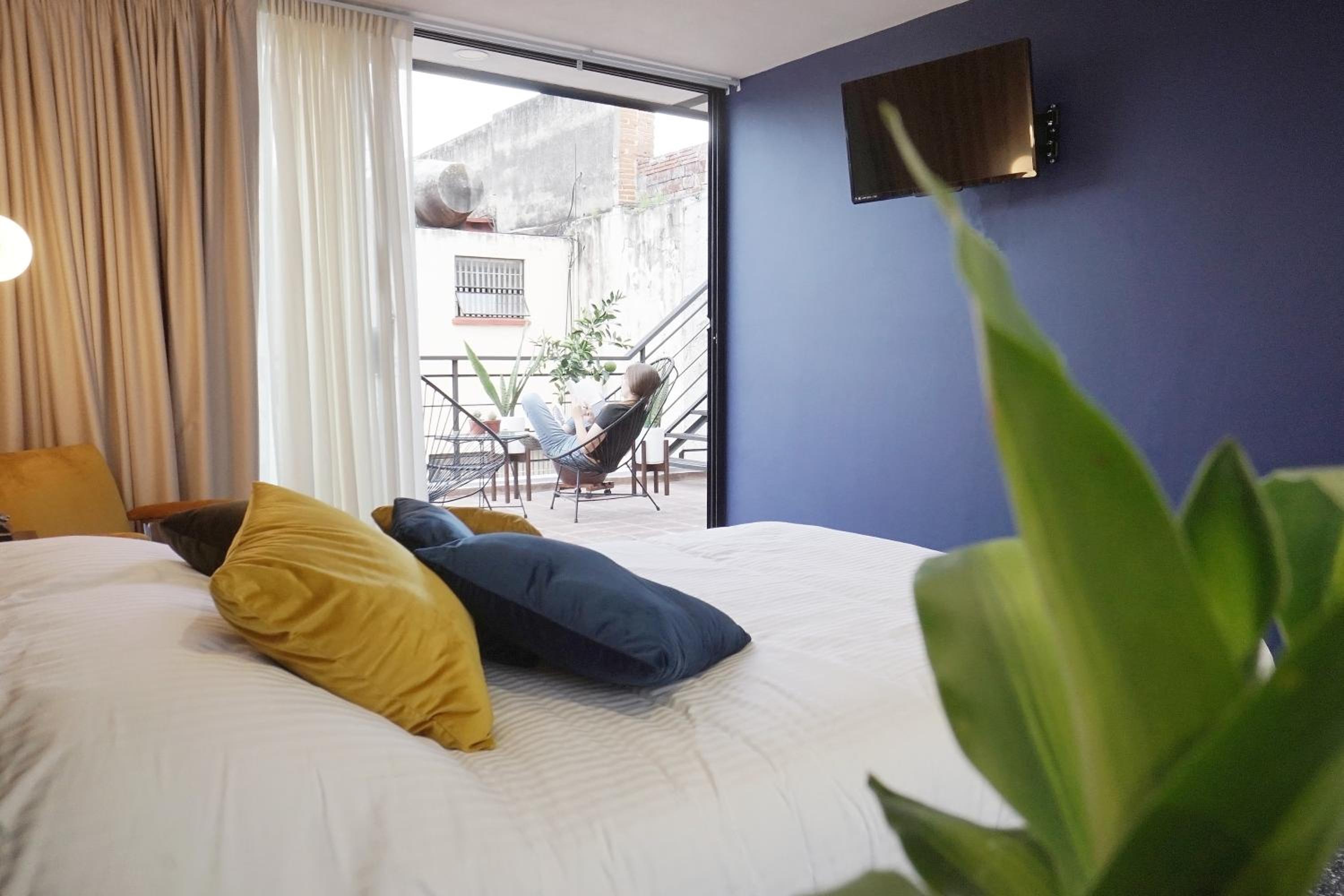 Deluxe Double Room with Balcony - Photo 25