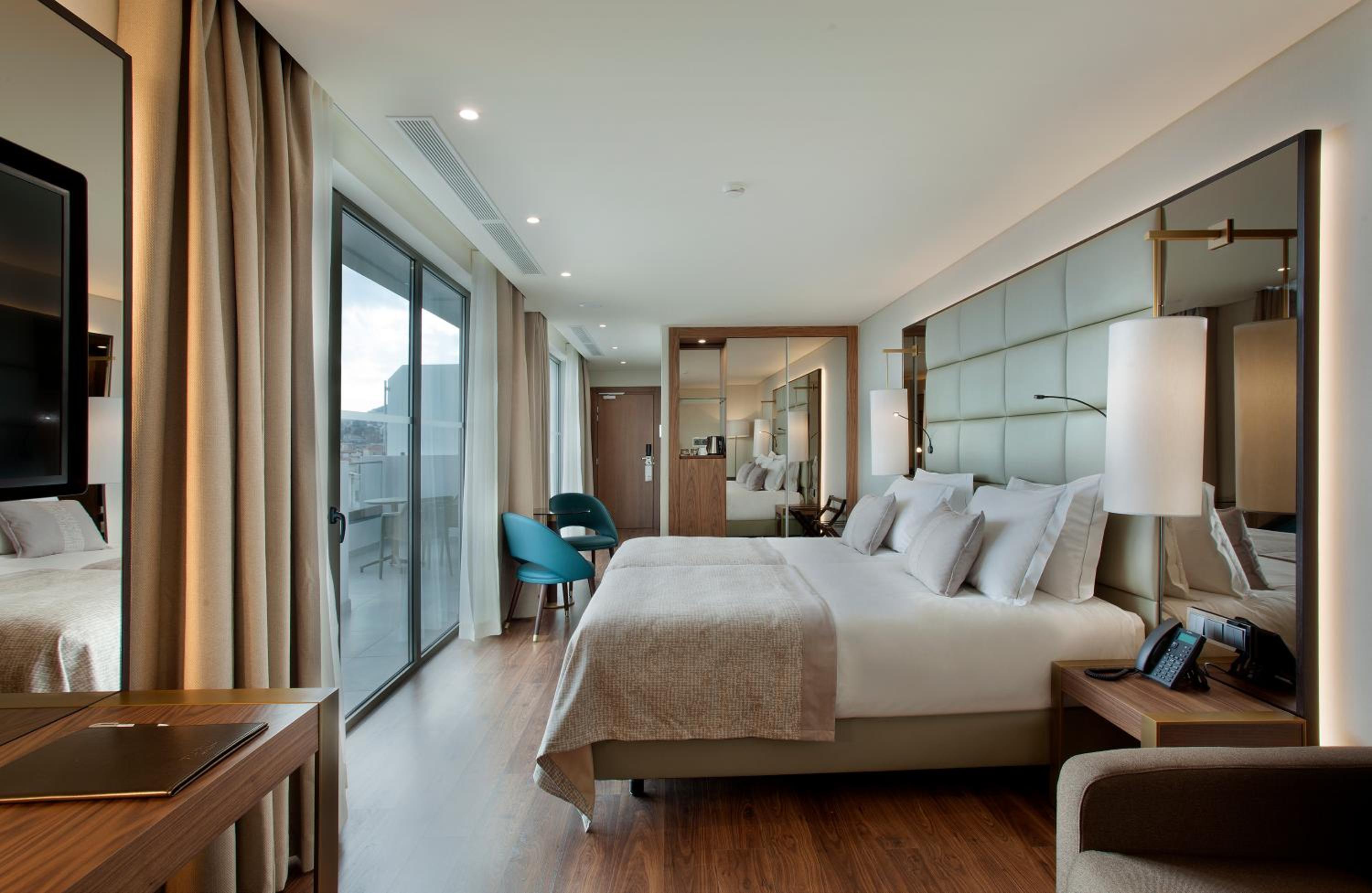 Twin Executive Sea View