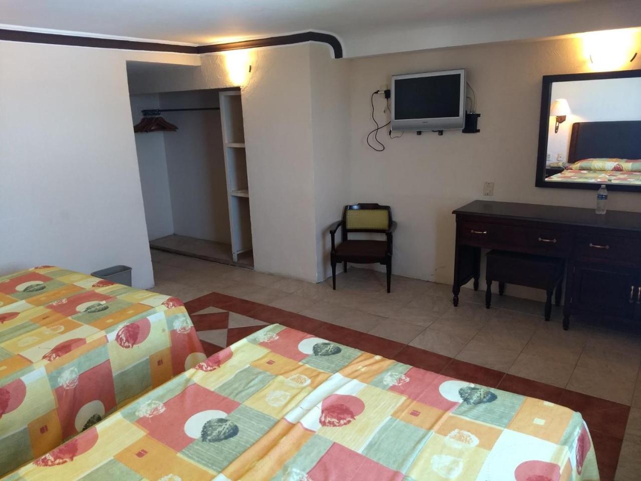 Double Room with Two Double Beds - Photo 4