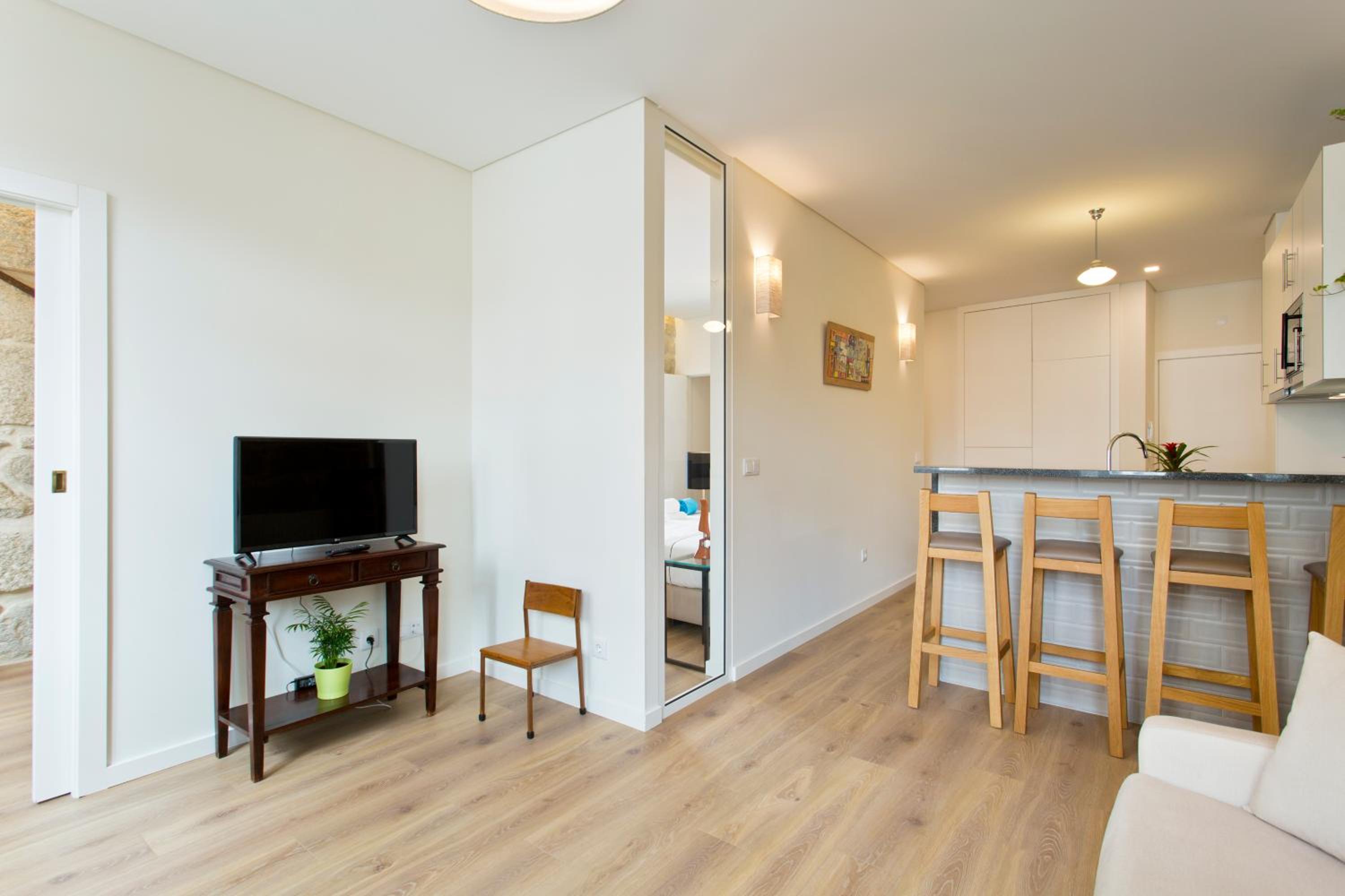 One-Bedroom Apartment - Photo 6