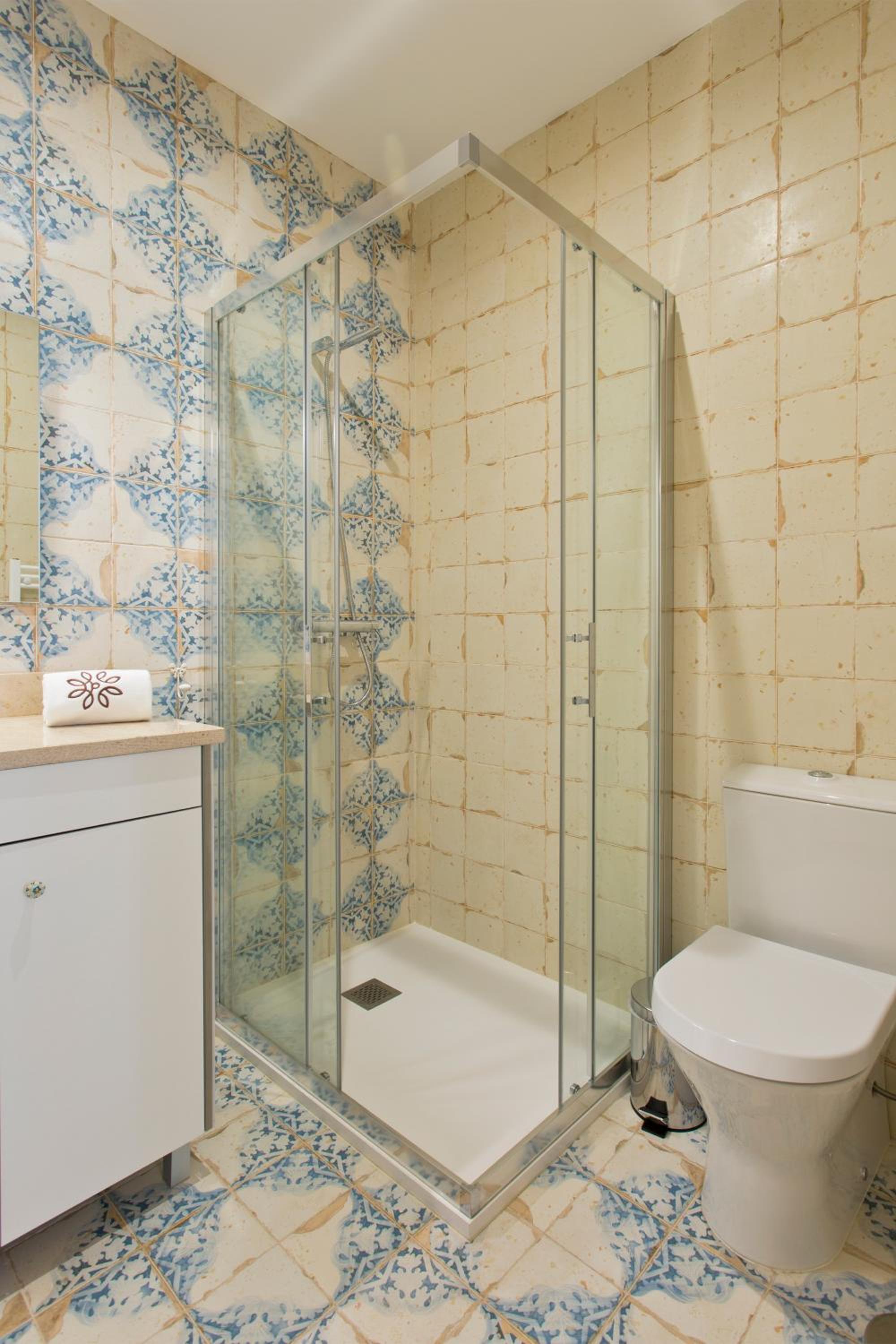One-Bedroom Apartment - Photo 11